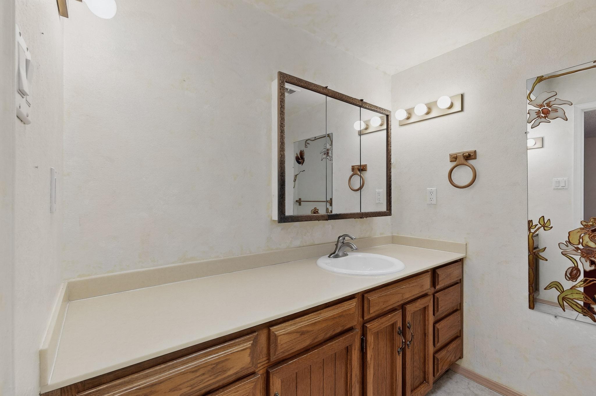 8906 CHAMBERS Place NE