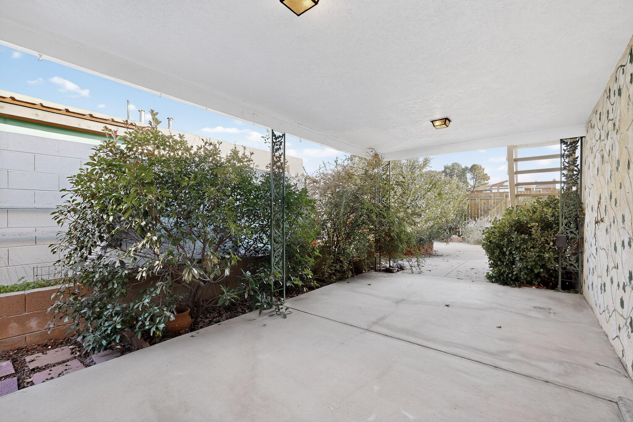 8906 CHAMBERS Place NE