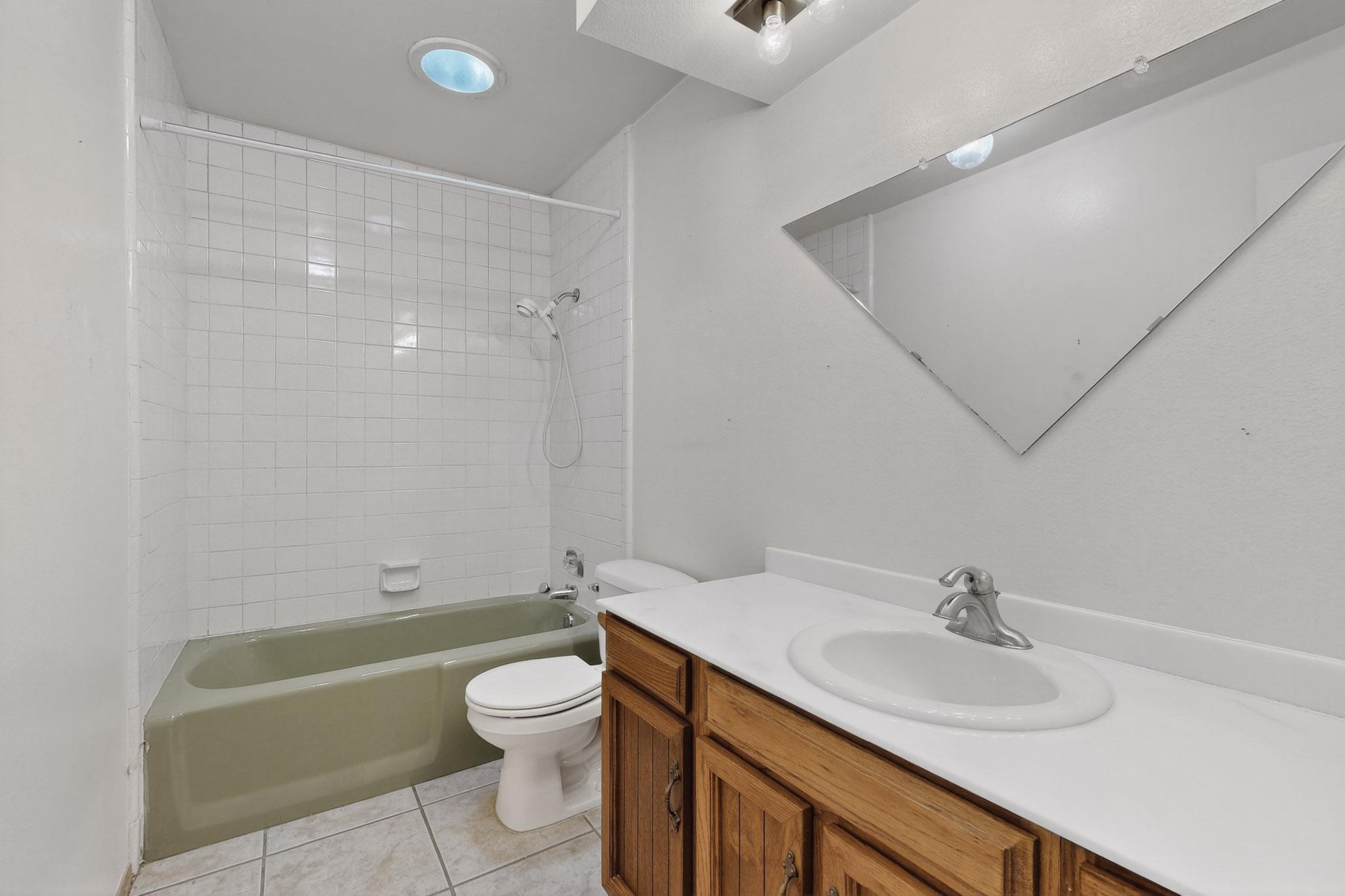 8906 CHAMBERS Place NE