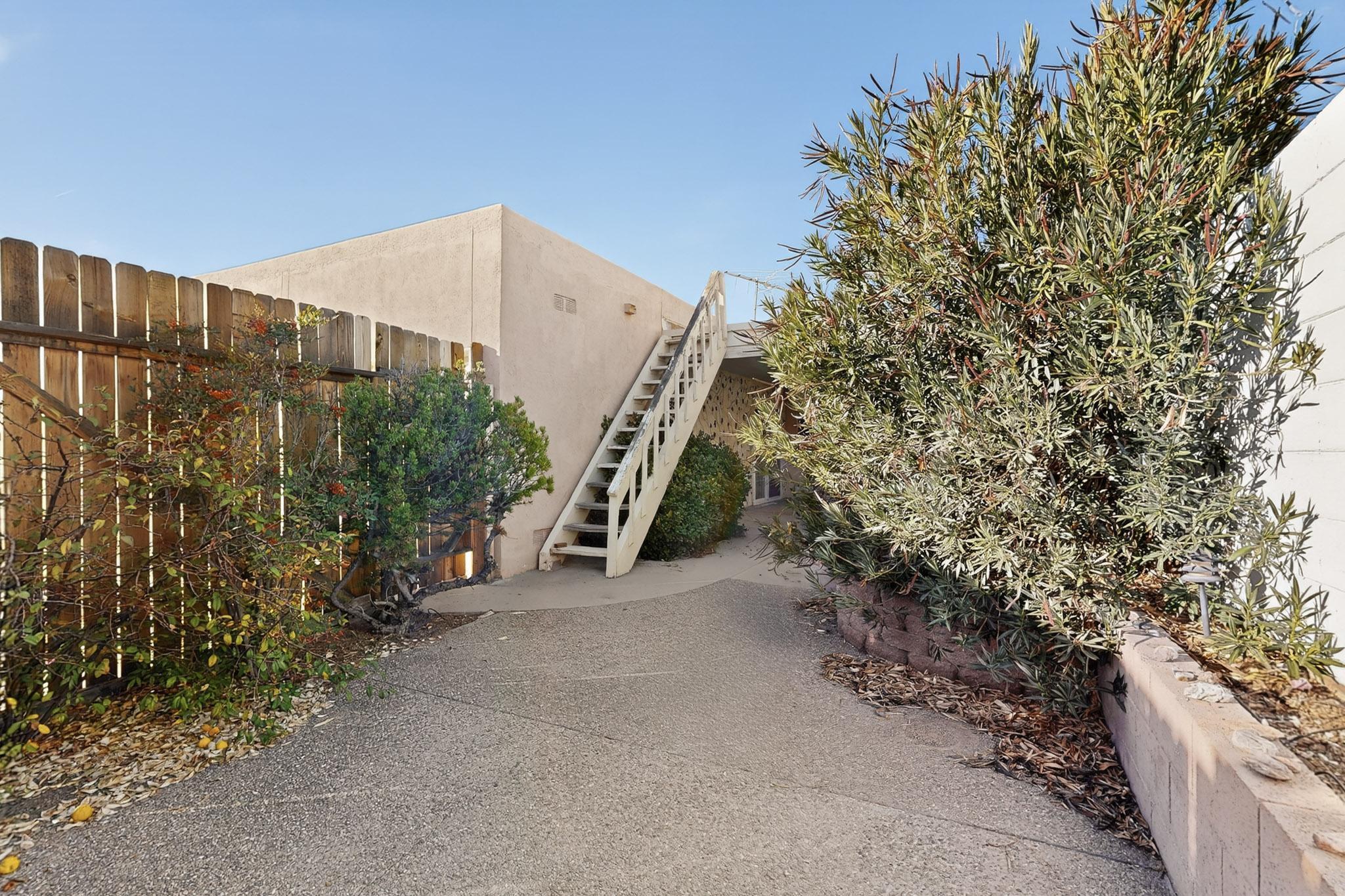 8906 CHAMBERS Place NE