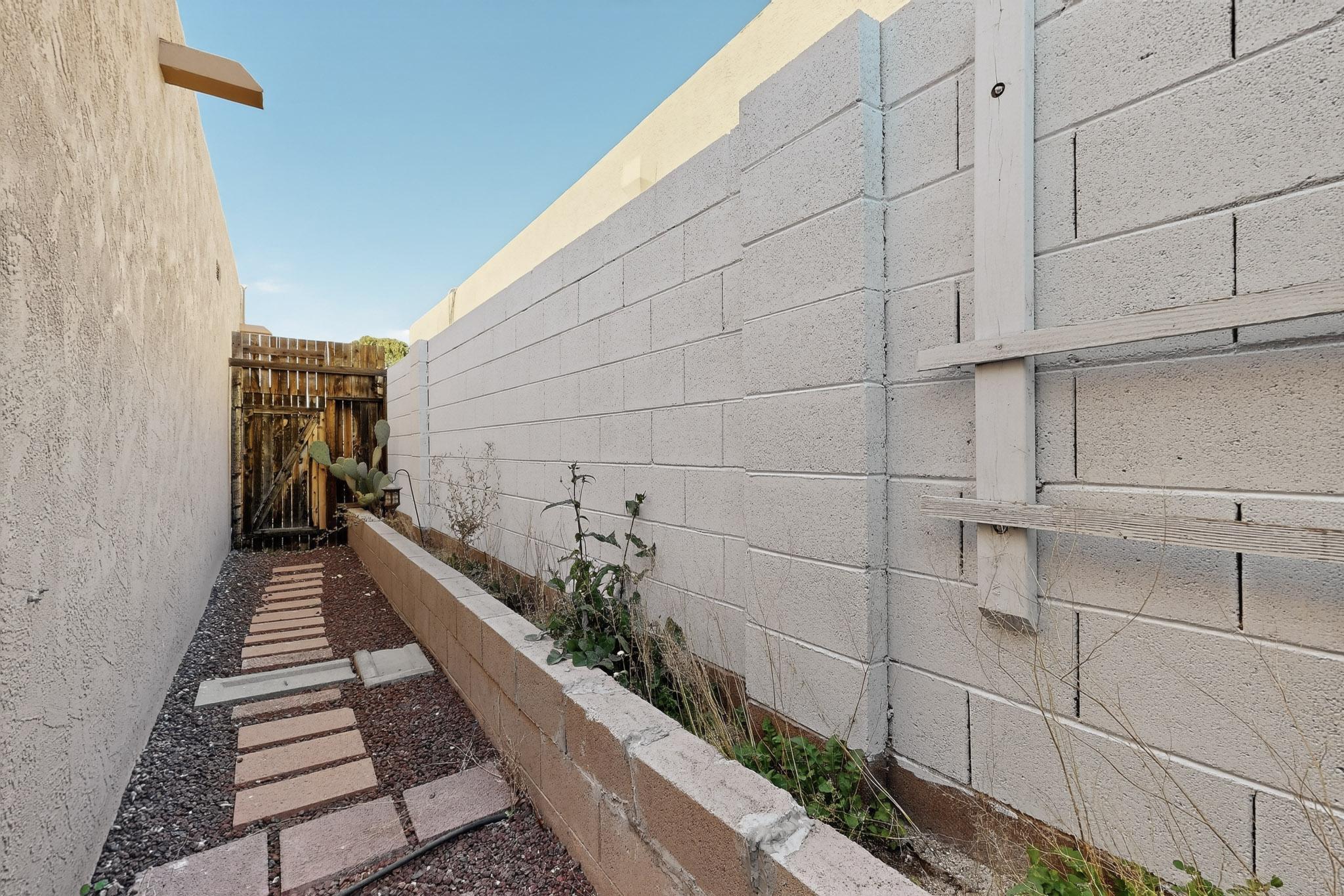 8906 CHAMBERS Place NE