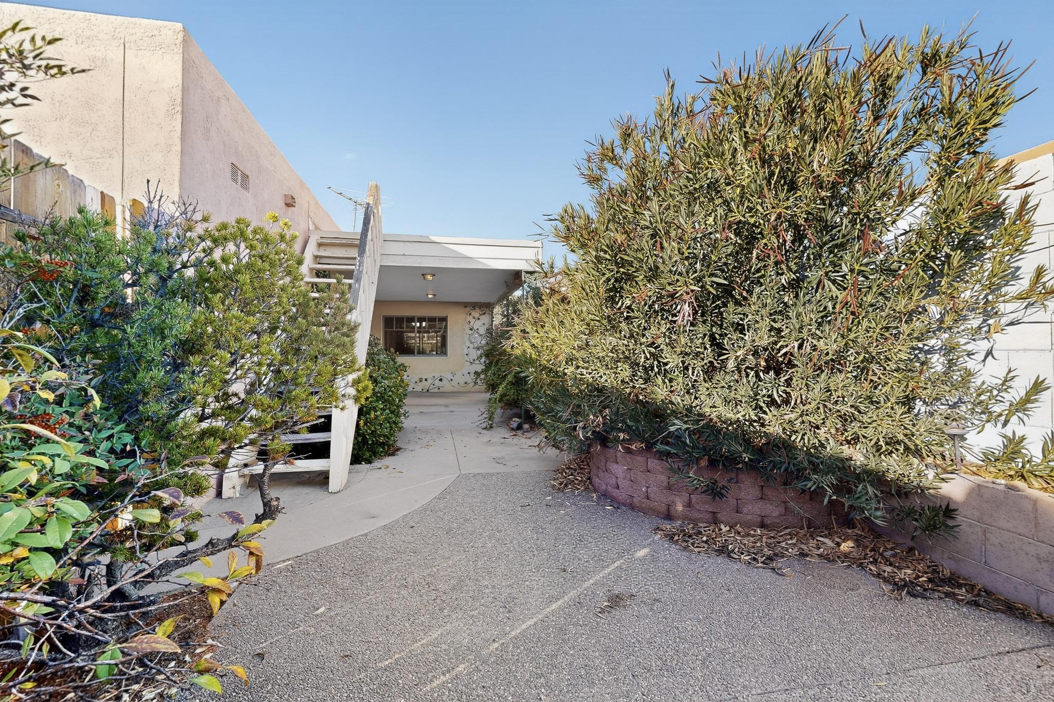 8906 CHAMBERS Place NE