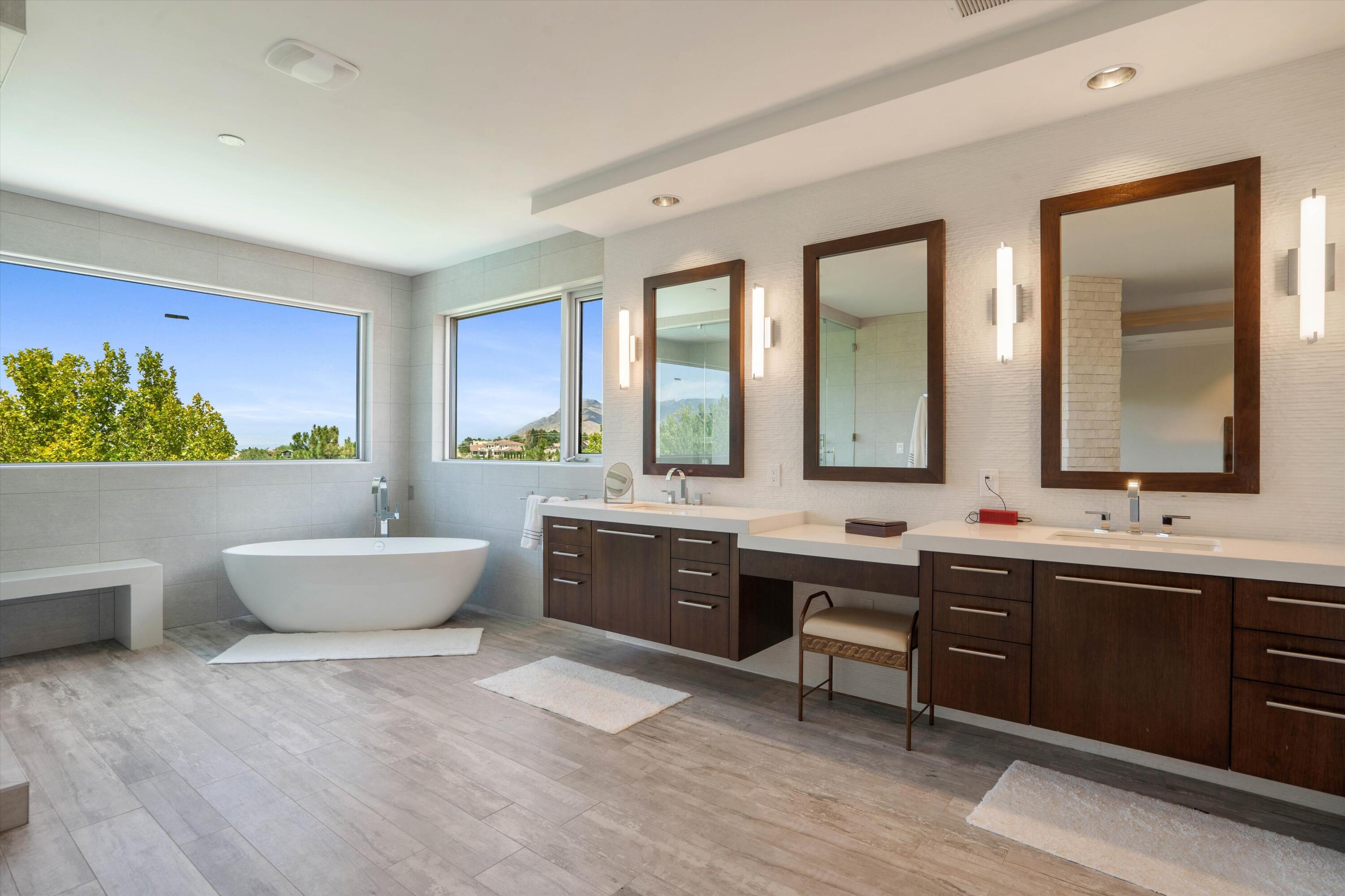 11119 Inverness Court NE