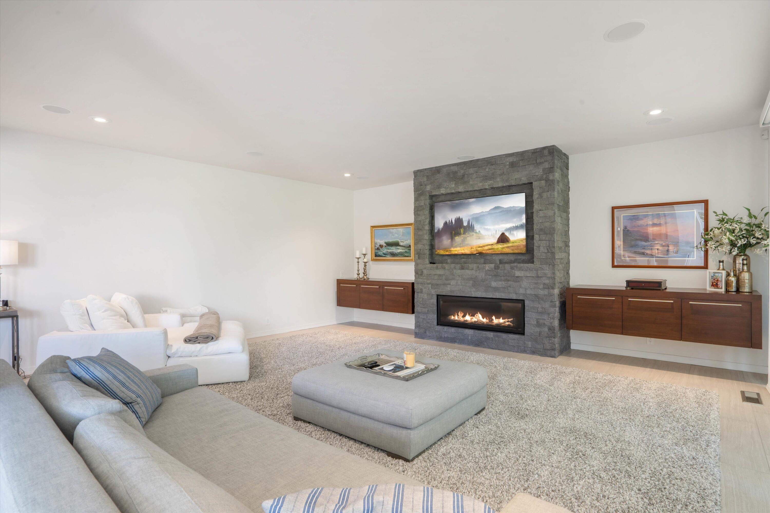 11119 Inverness Court NE