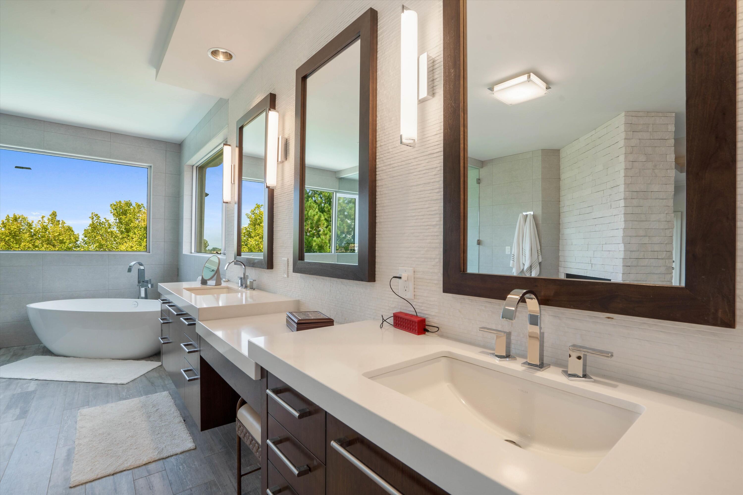 11119 Inverness Court NE