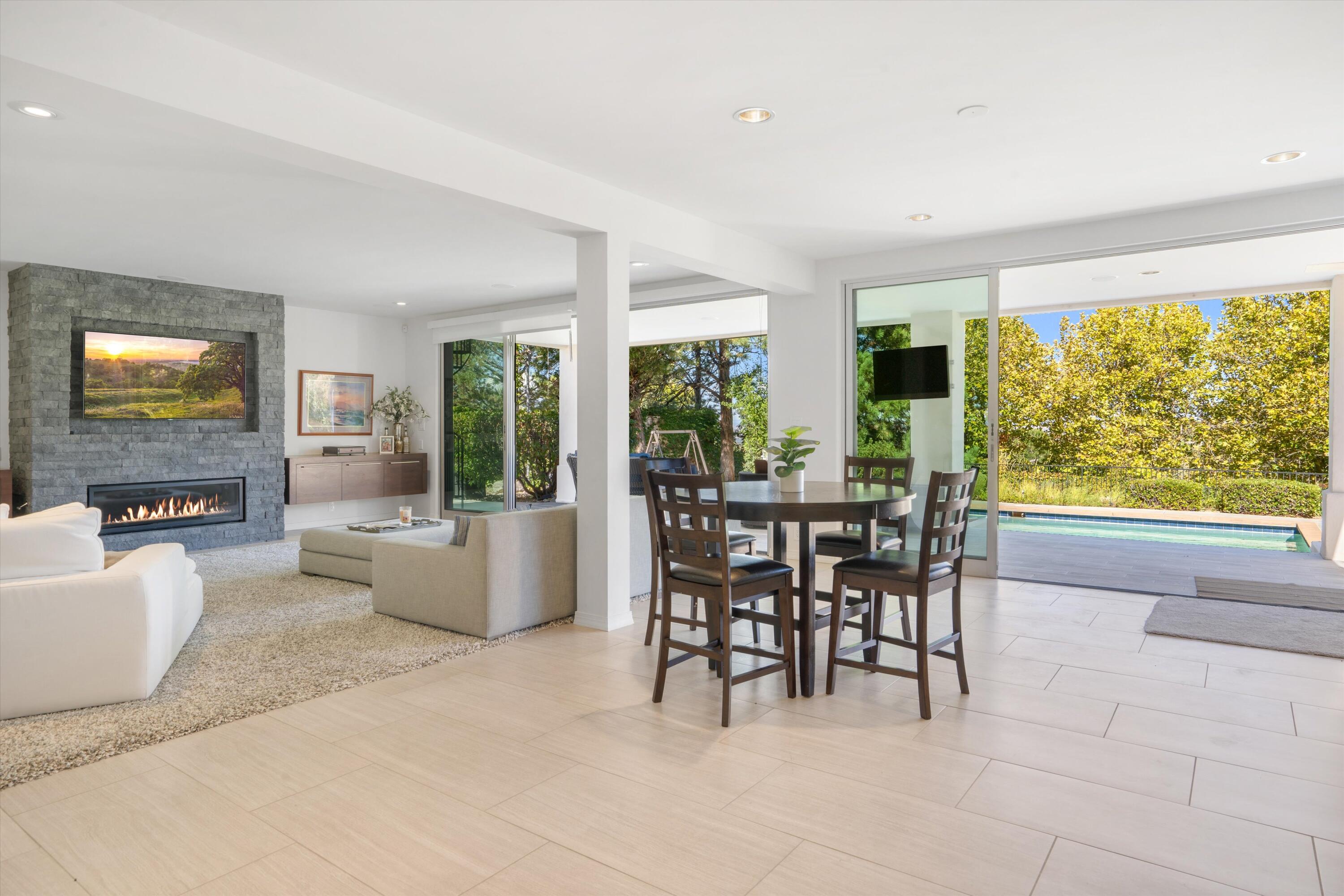 11119 Inverness Court NE