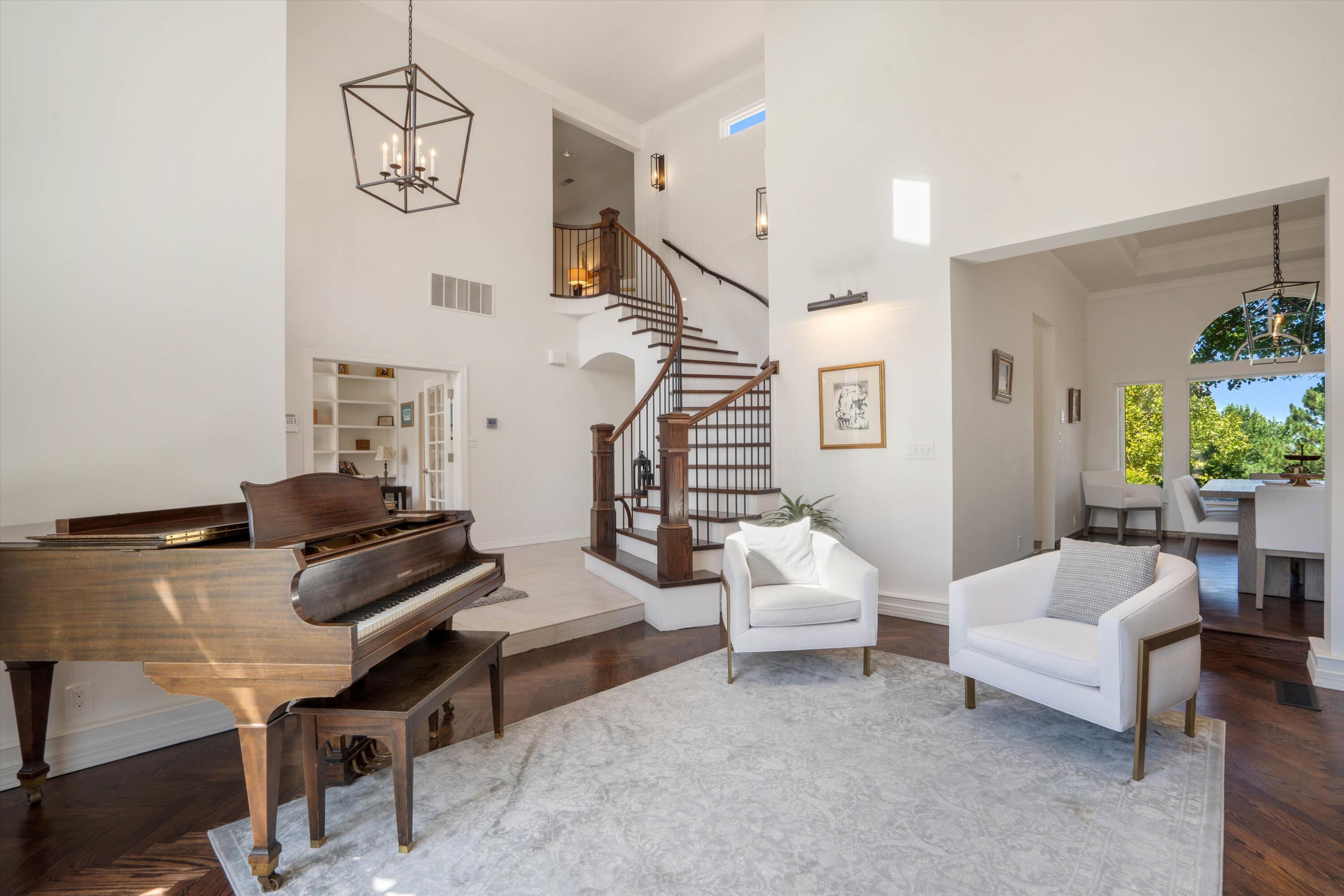 11119 Inverness Court NE