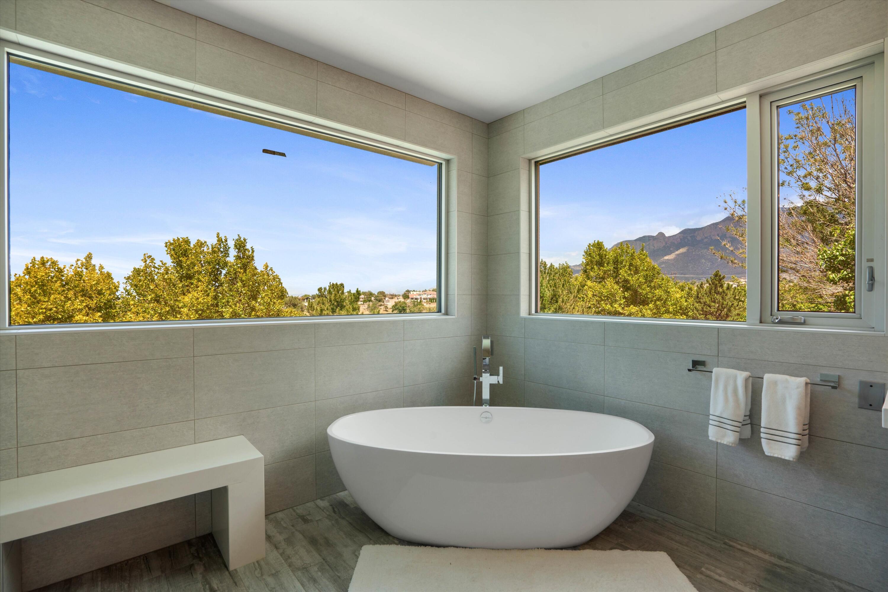 11119 Inverness Court NE