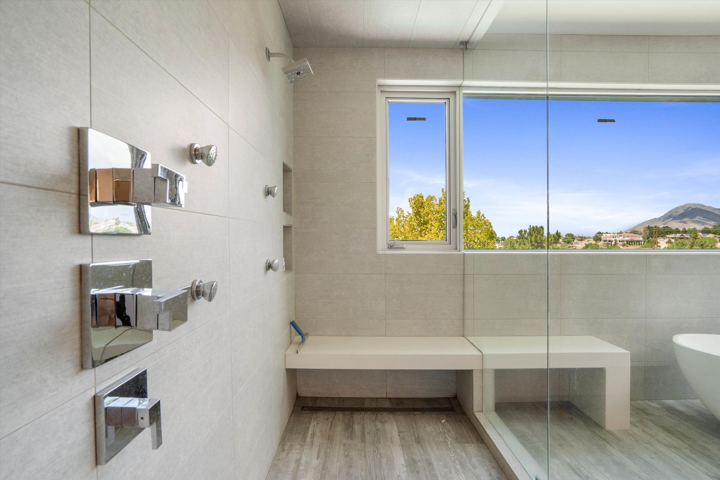 11119 Inverness Court NE