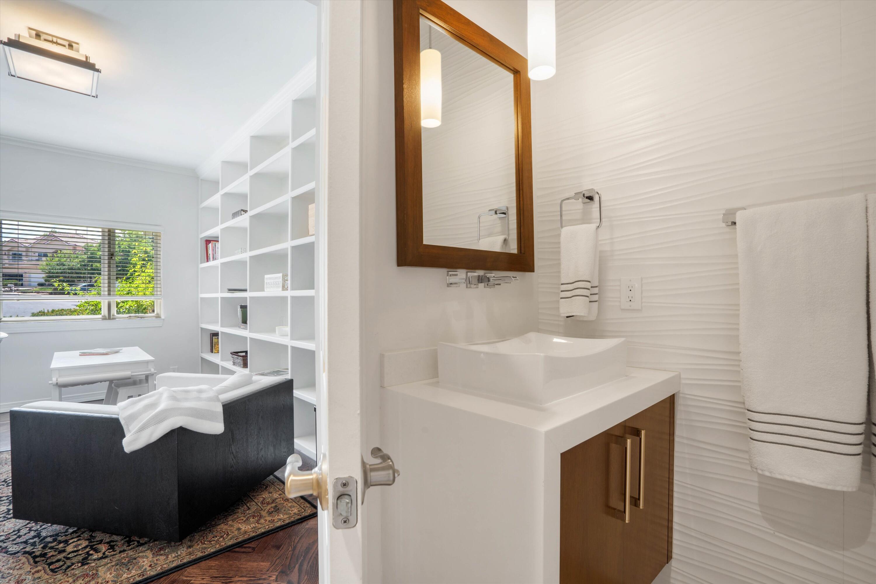 11119 Inverness Court NE