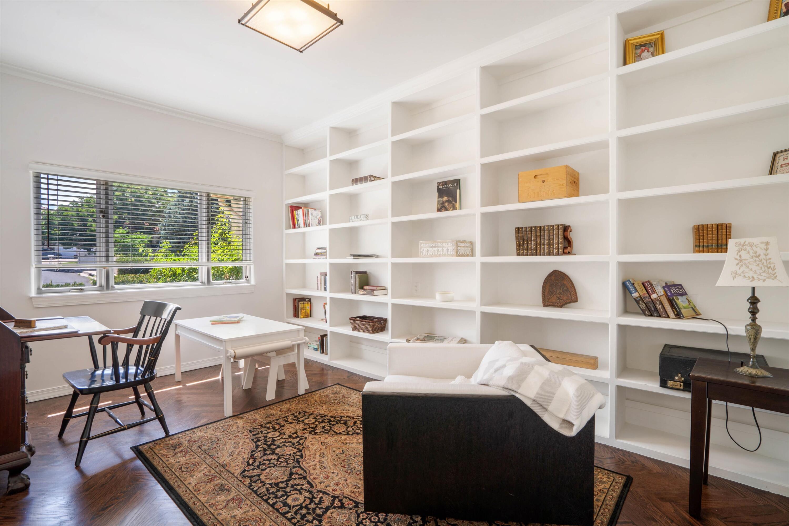 11119 Inverness Court NE