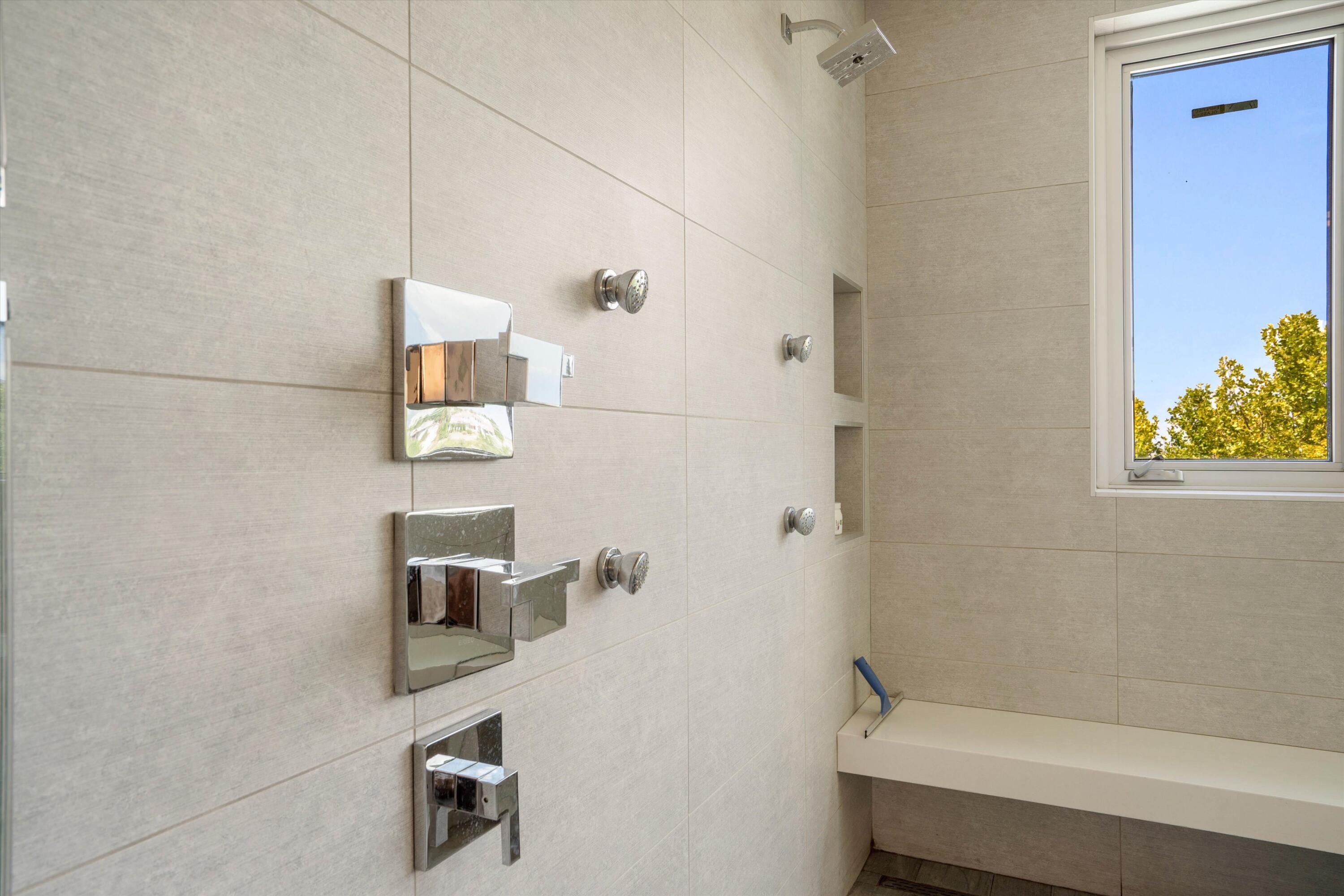 11119 Inverness Court NE