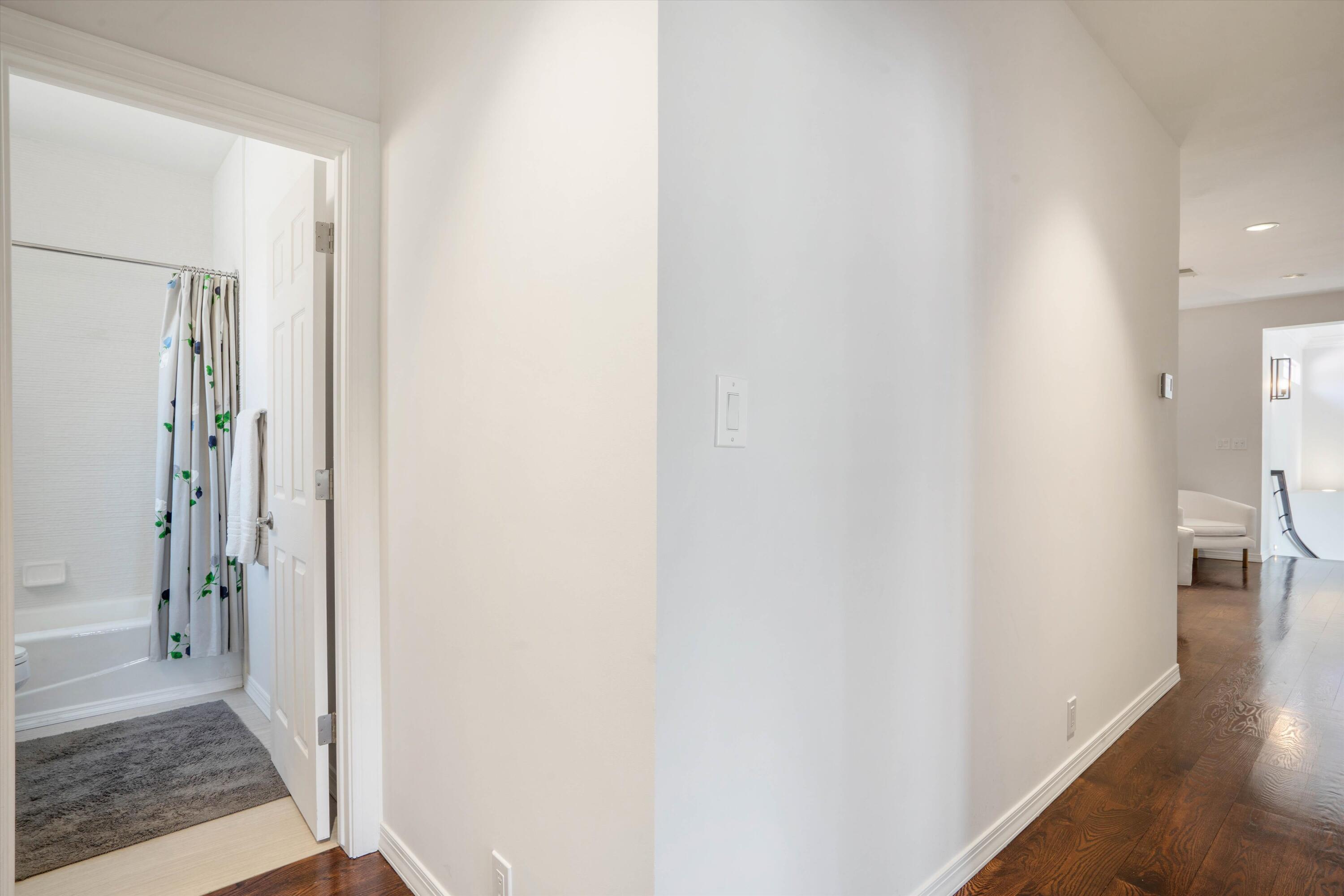 11119 Inverness Court NE