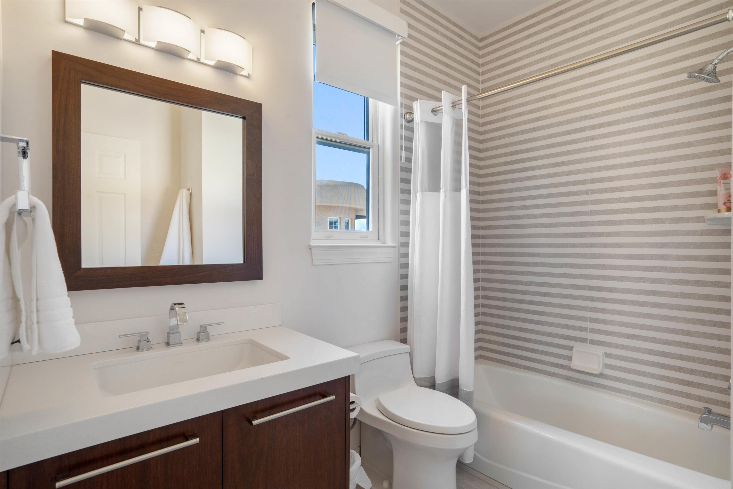 11119 Inverness Court NE