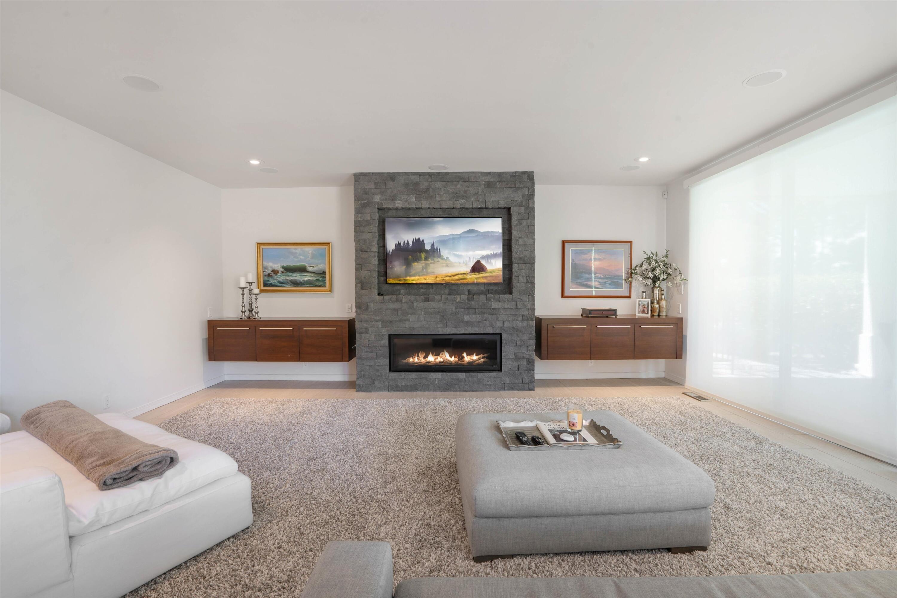 11119 Inverness Court NE