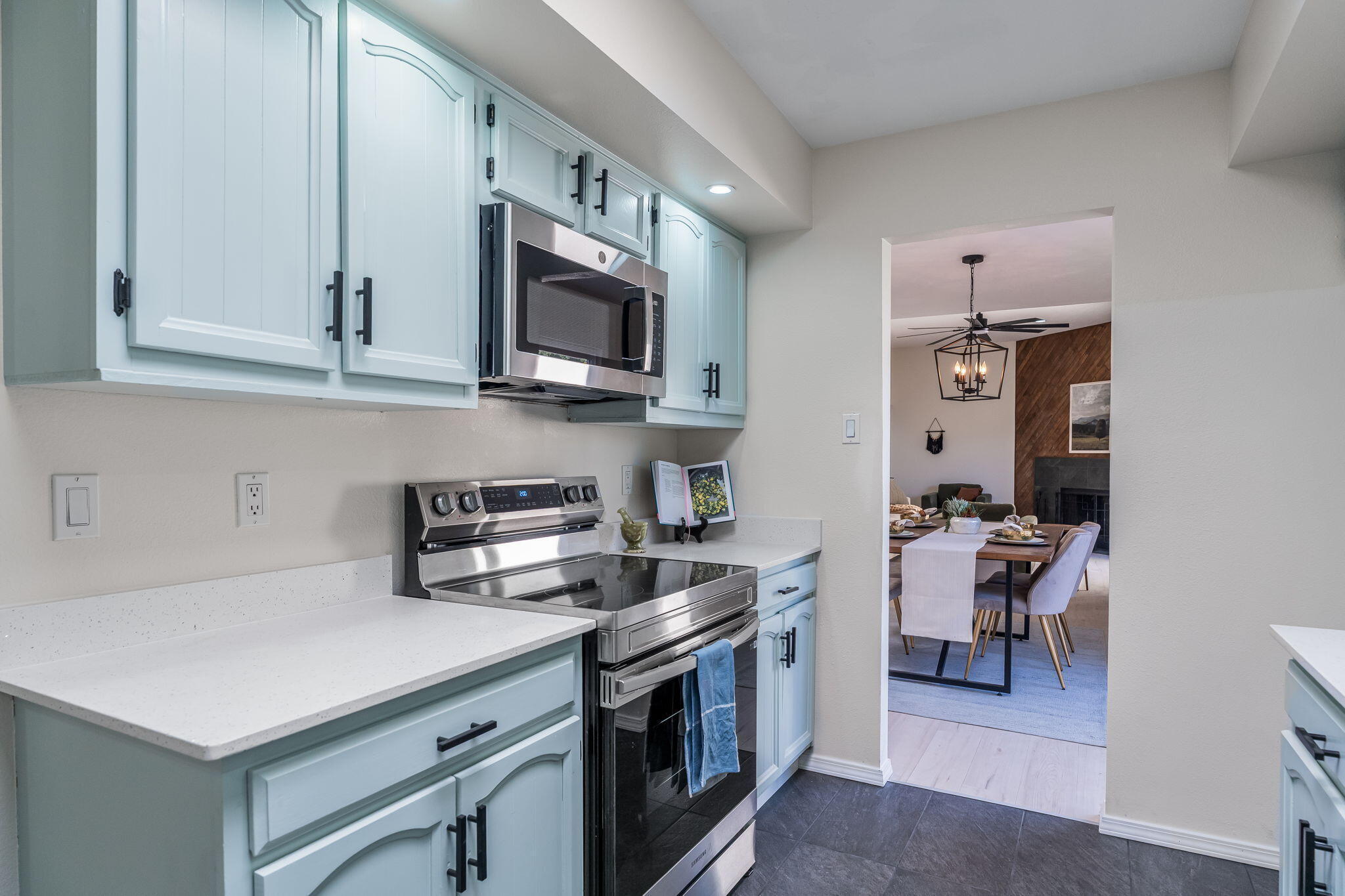 1701 Miracerros Place NE