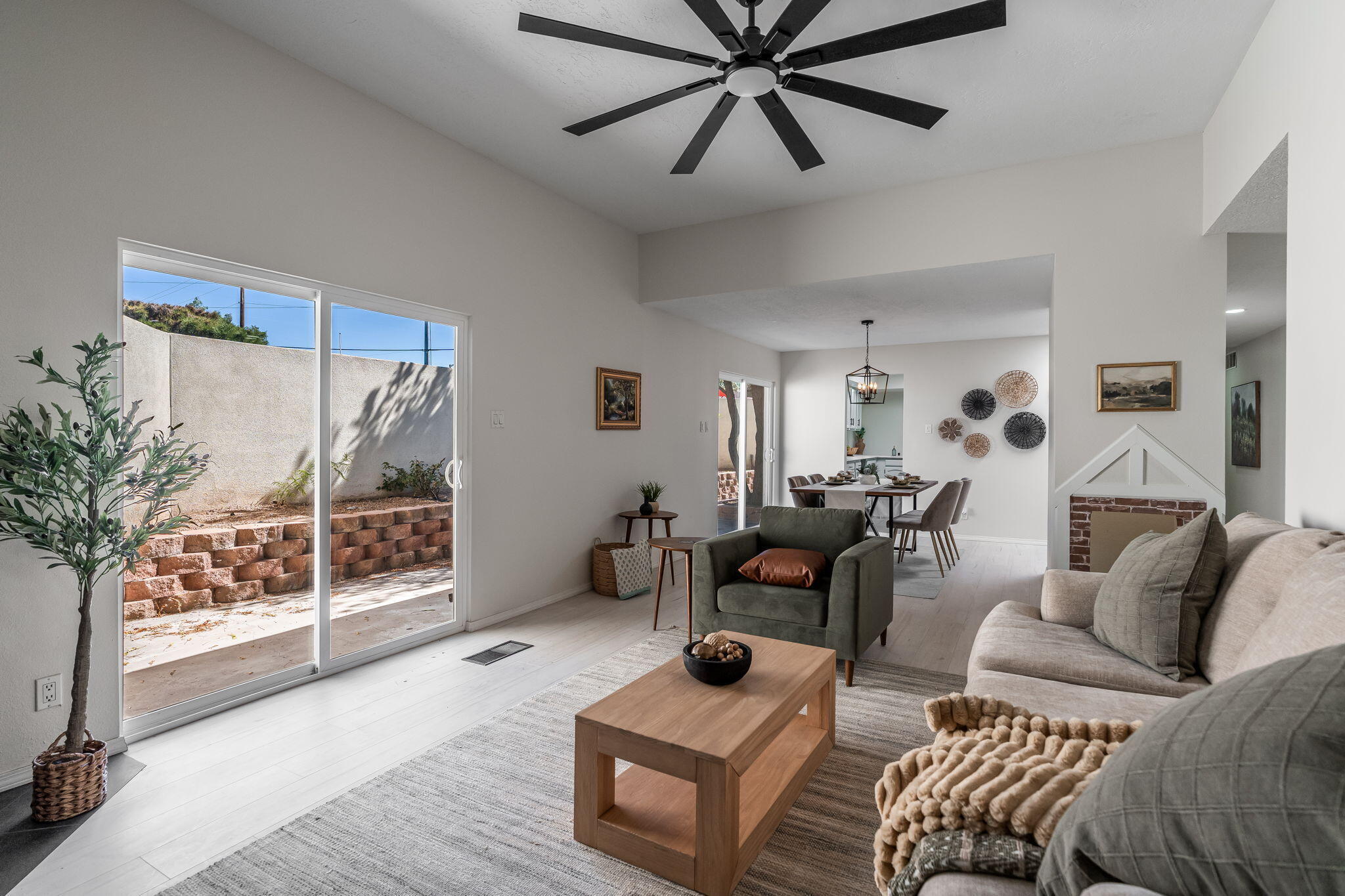 1701 Miracerros Place NE