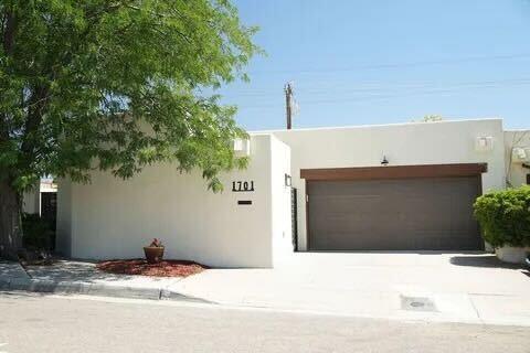 1701 Miracerros Place NE