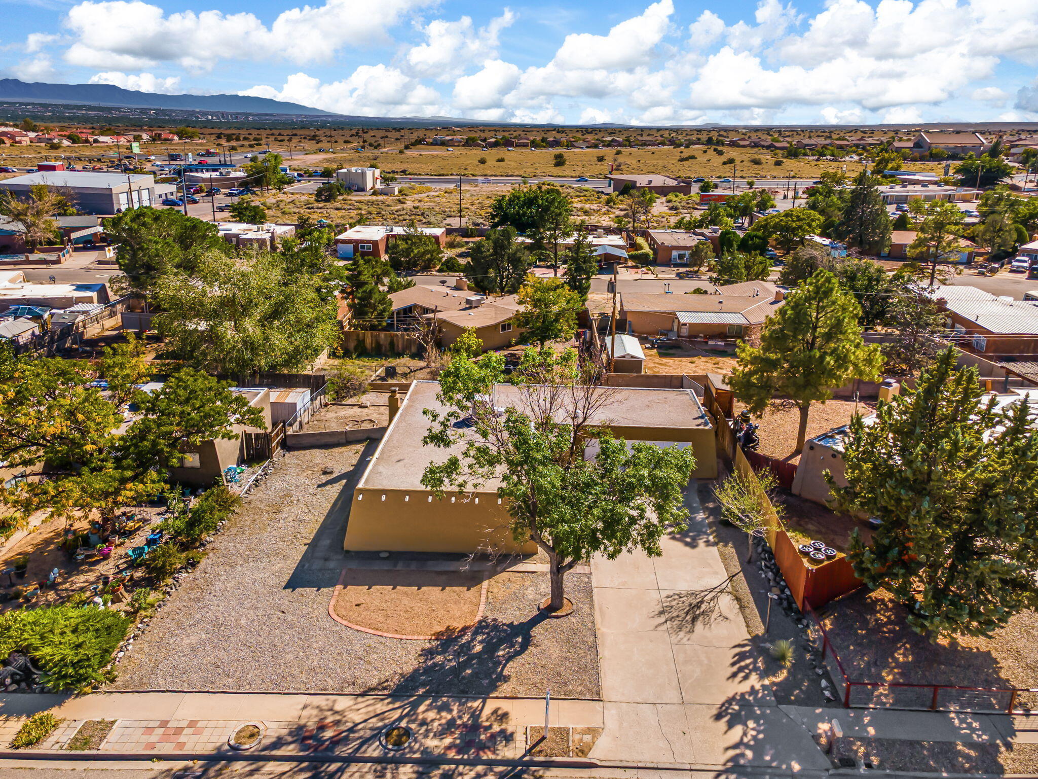 5608 Drake Avenue NW