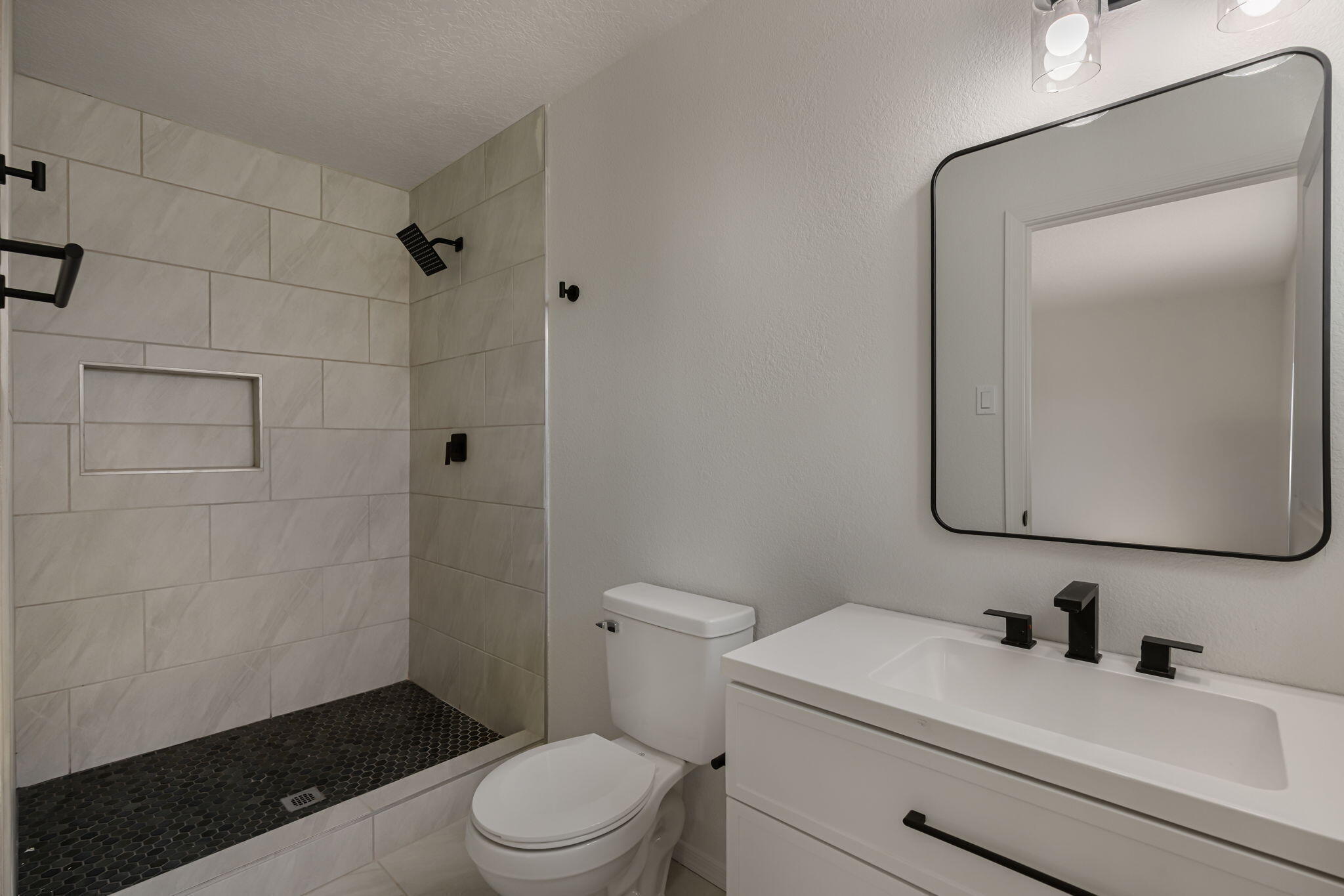 5608 Drake Avenue NW