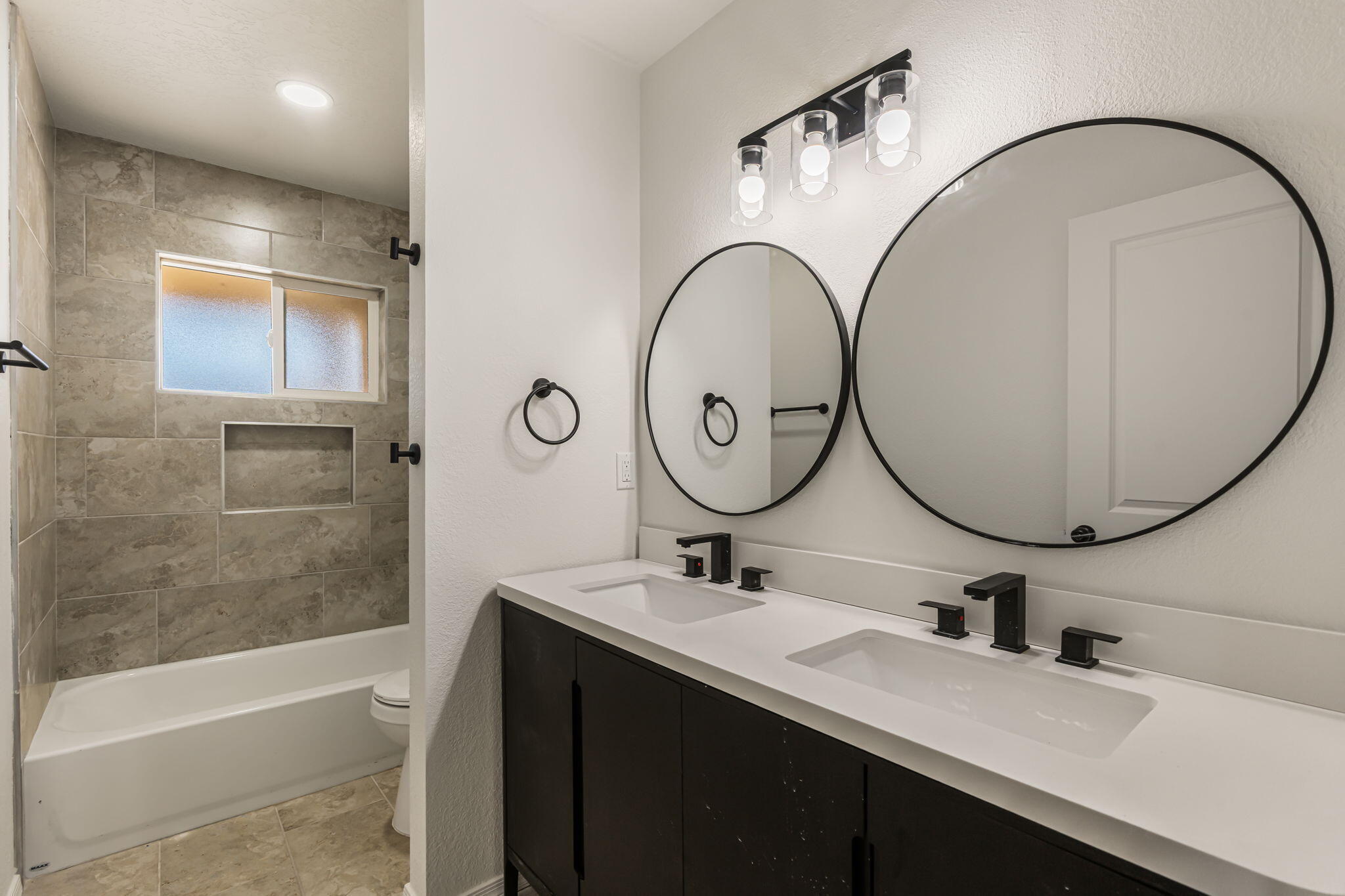 5608 Drake Avenue NW