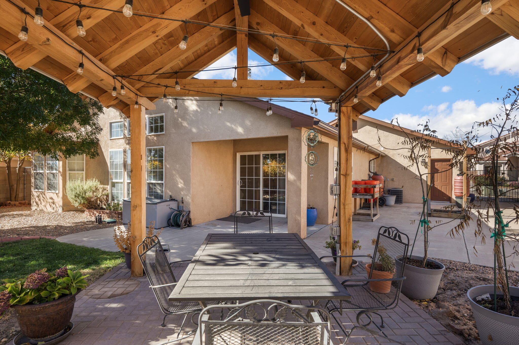 8620 Casa Verde Avenue NW