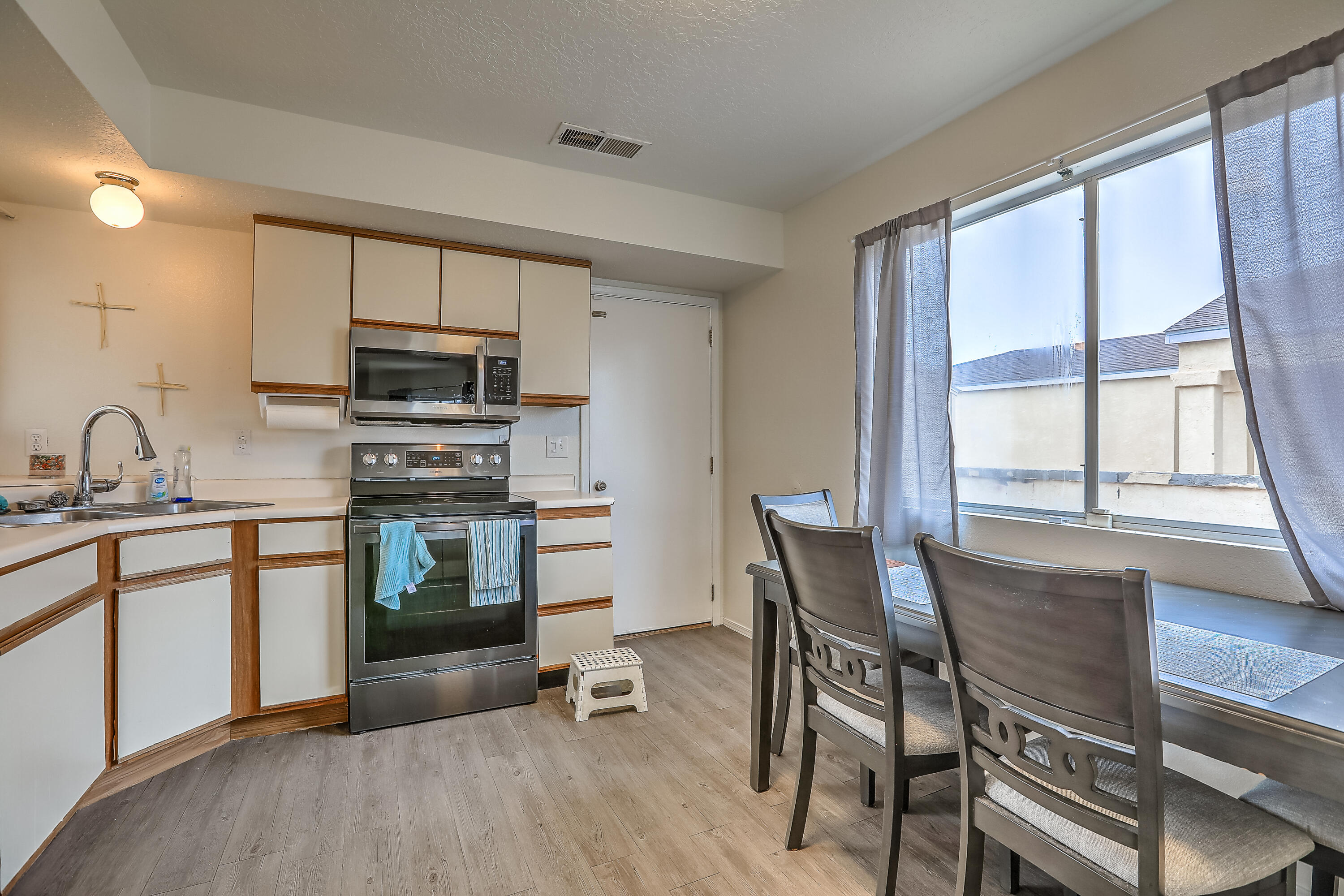 1062 Cactus Drive NE