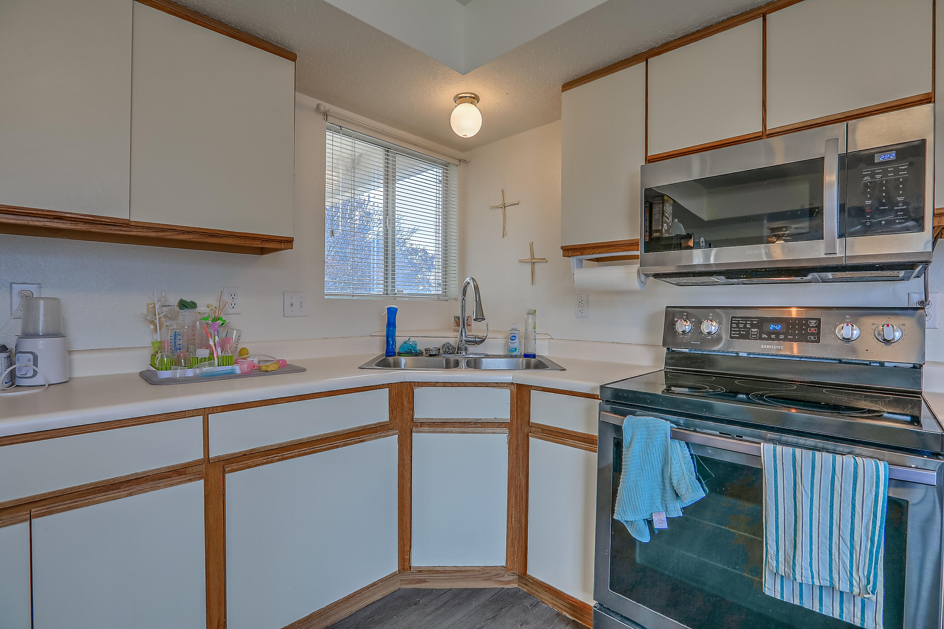 1062 Cactus Drive NE