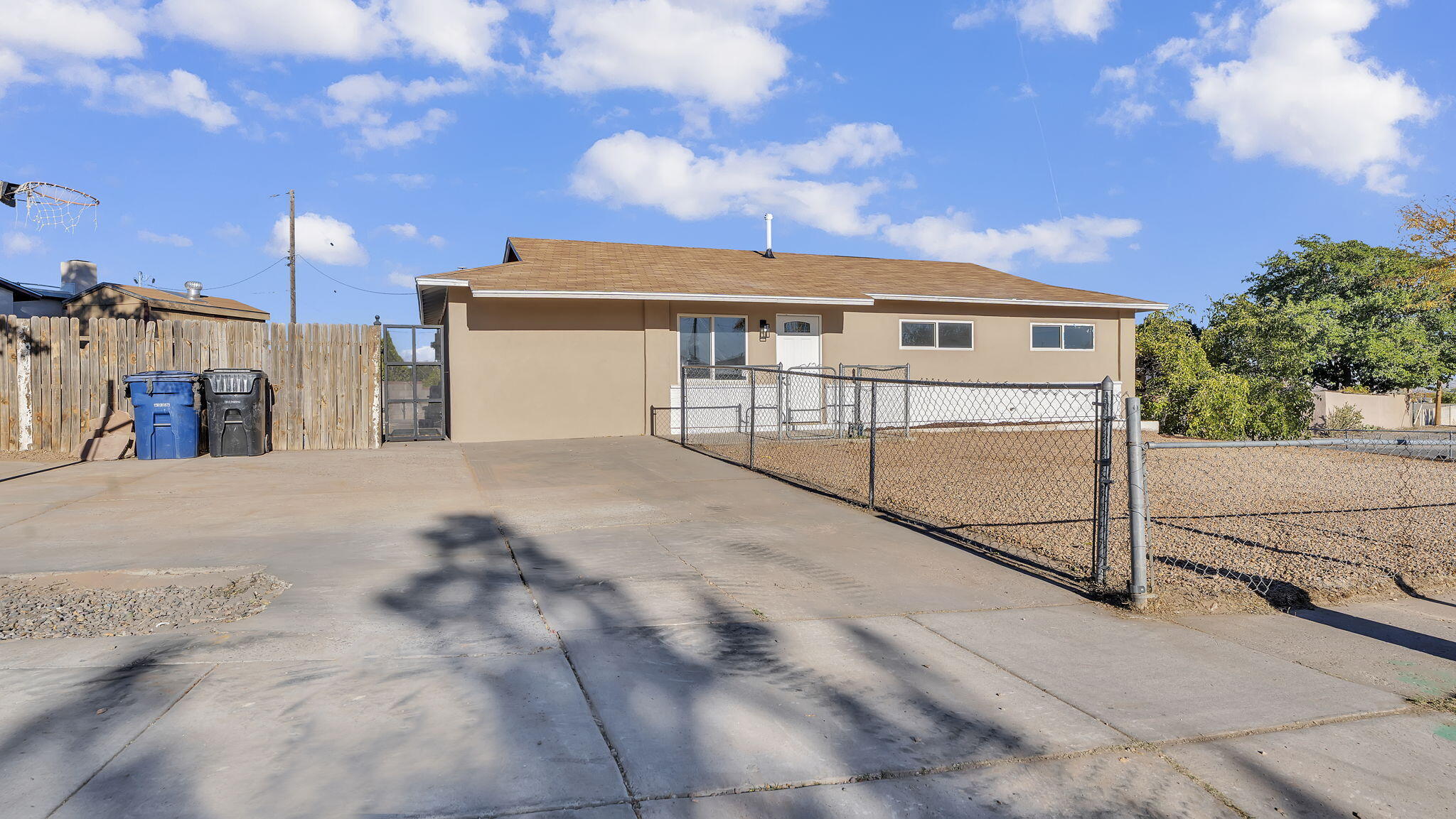 1146 Tomas Street SW