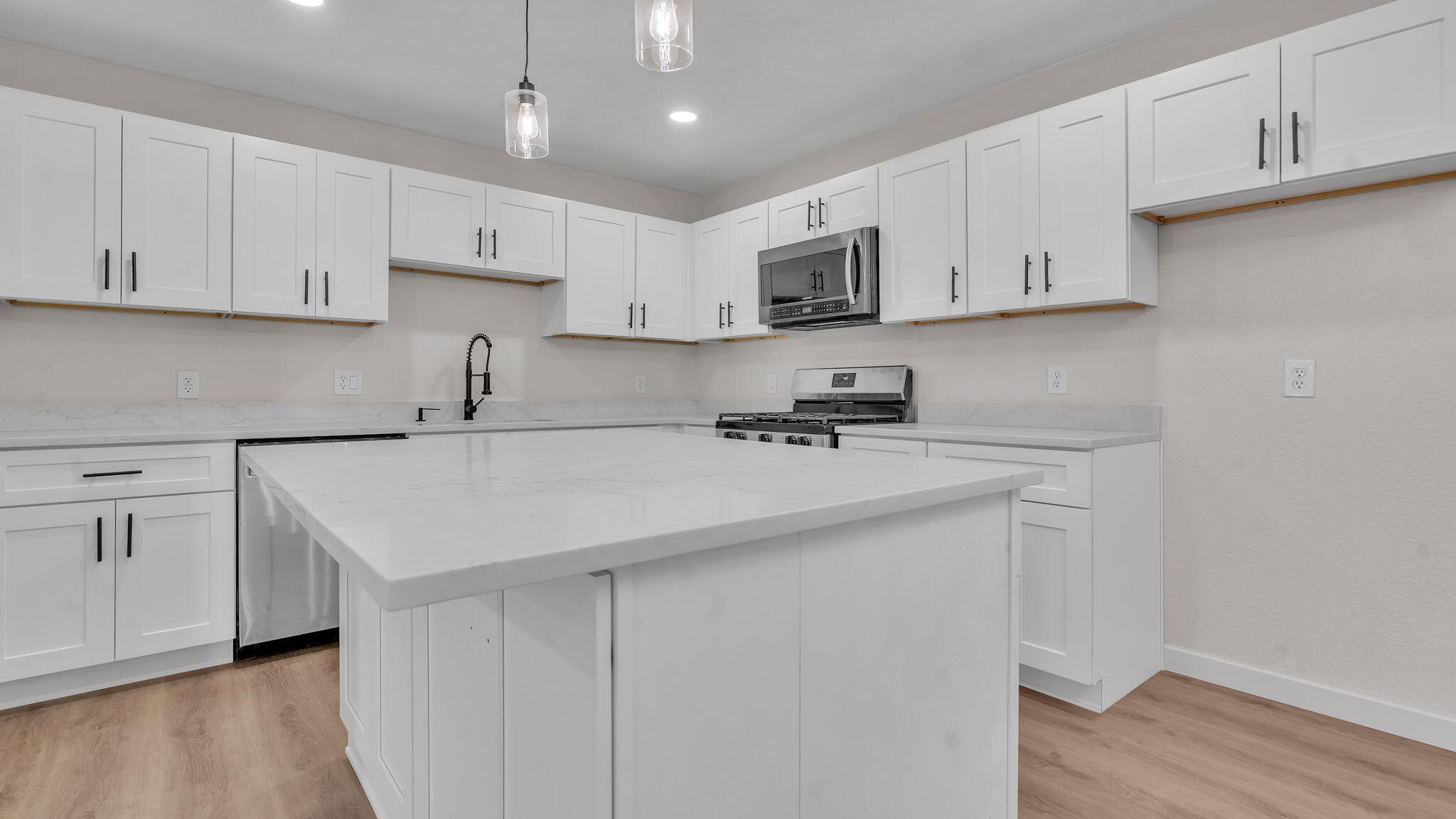 1146 Tomas Street SW