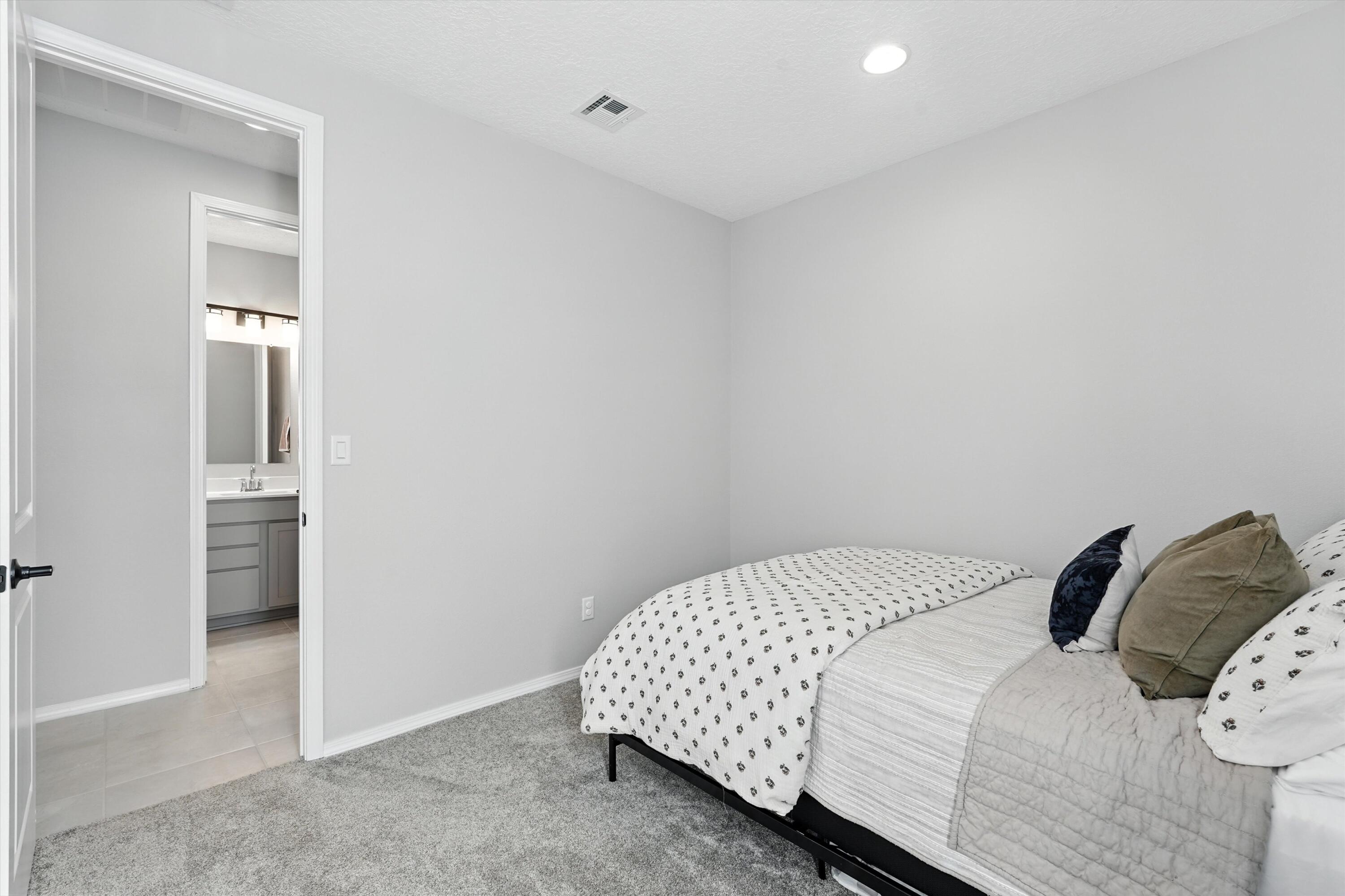 923 Lazuli Road SE
