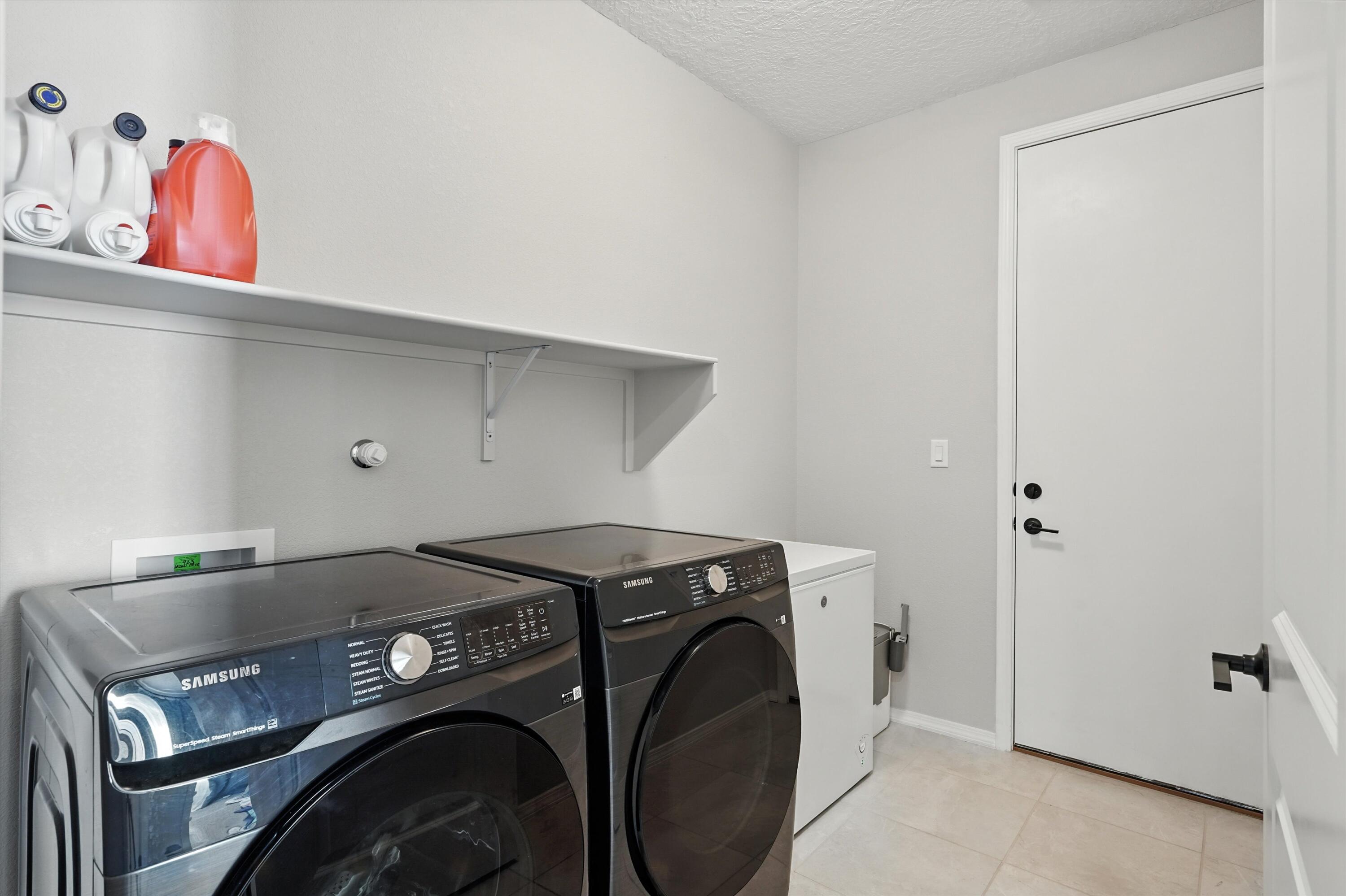 923 Lazuli Road SE