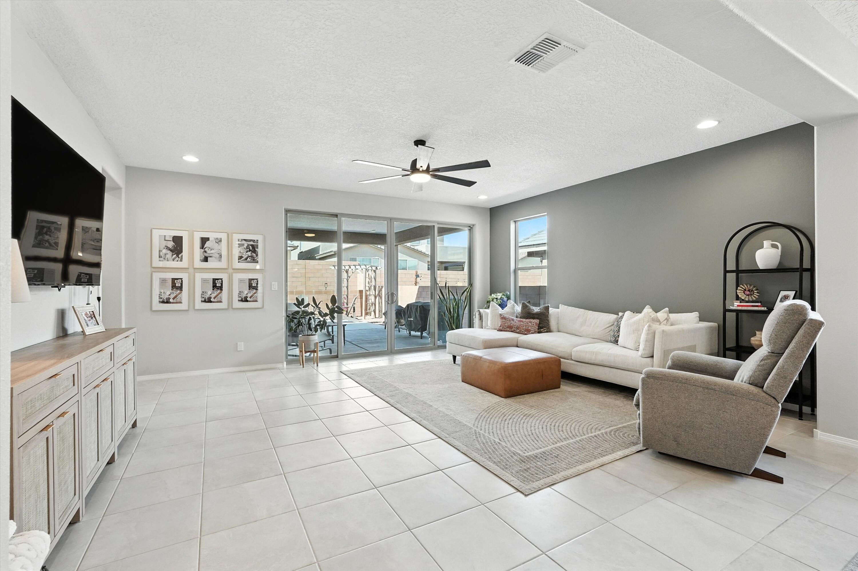 923 Lazuli Road SE
