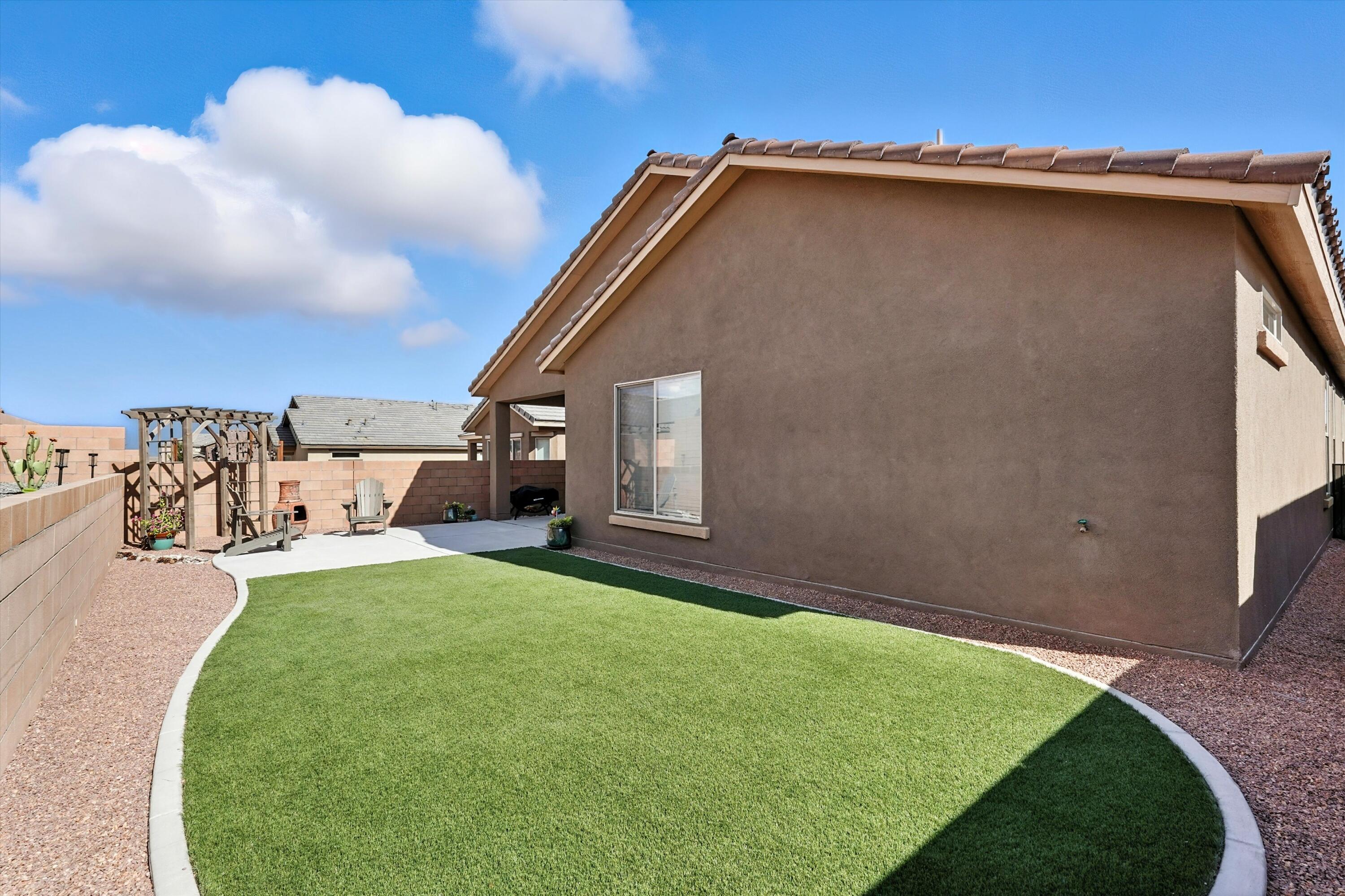 923 Lazuli Road SE