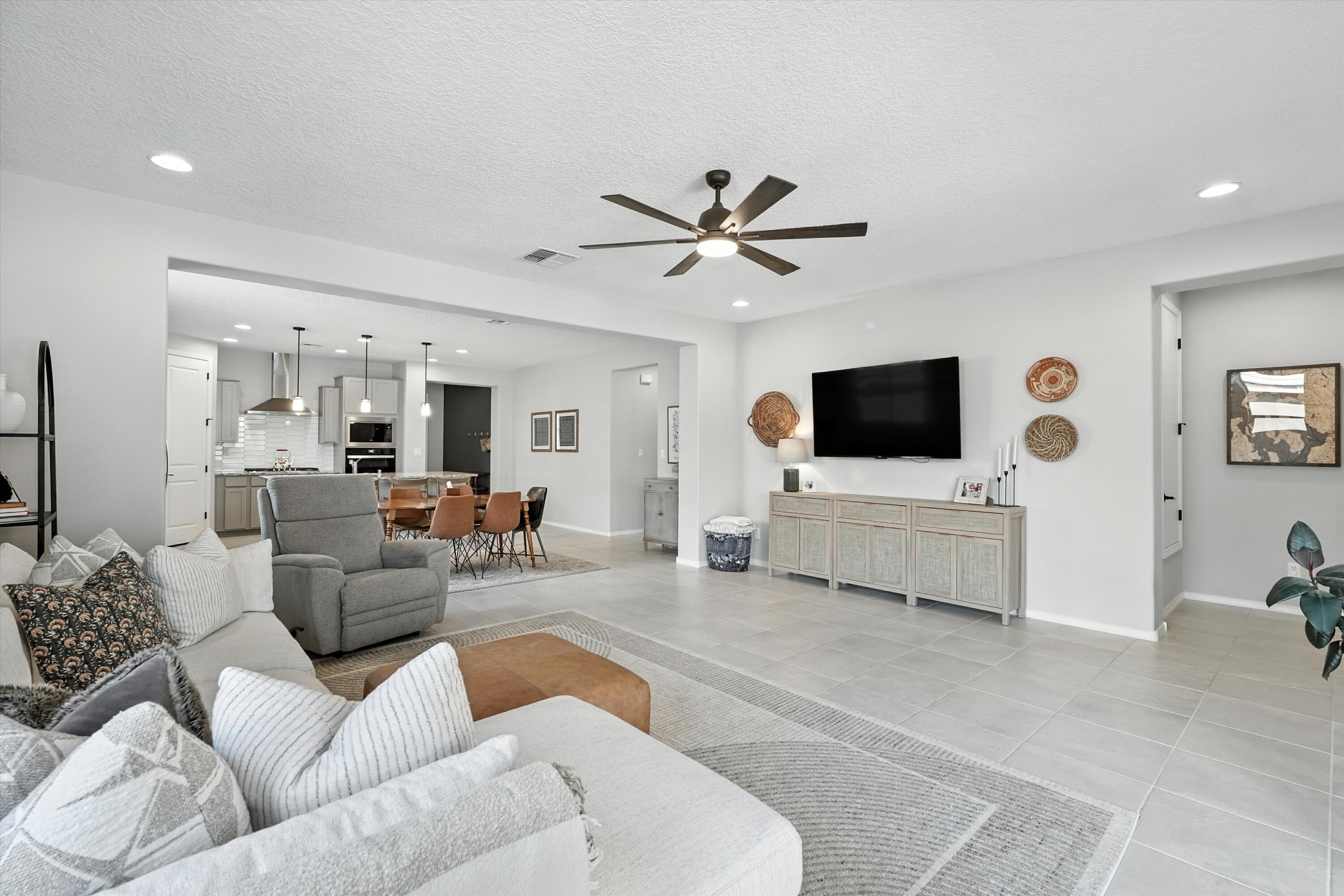 923 Lazuli Road SE