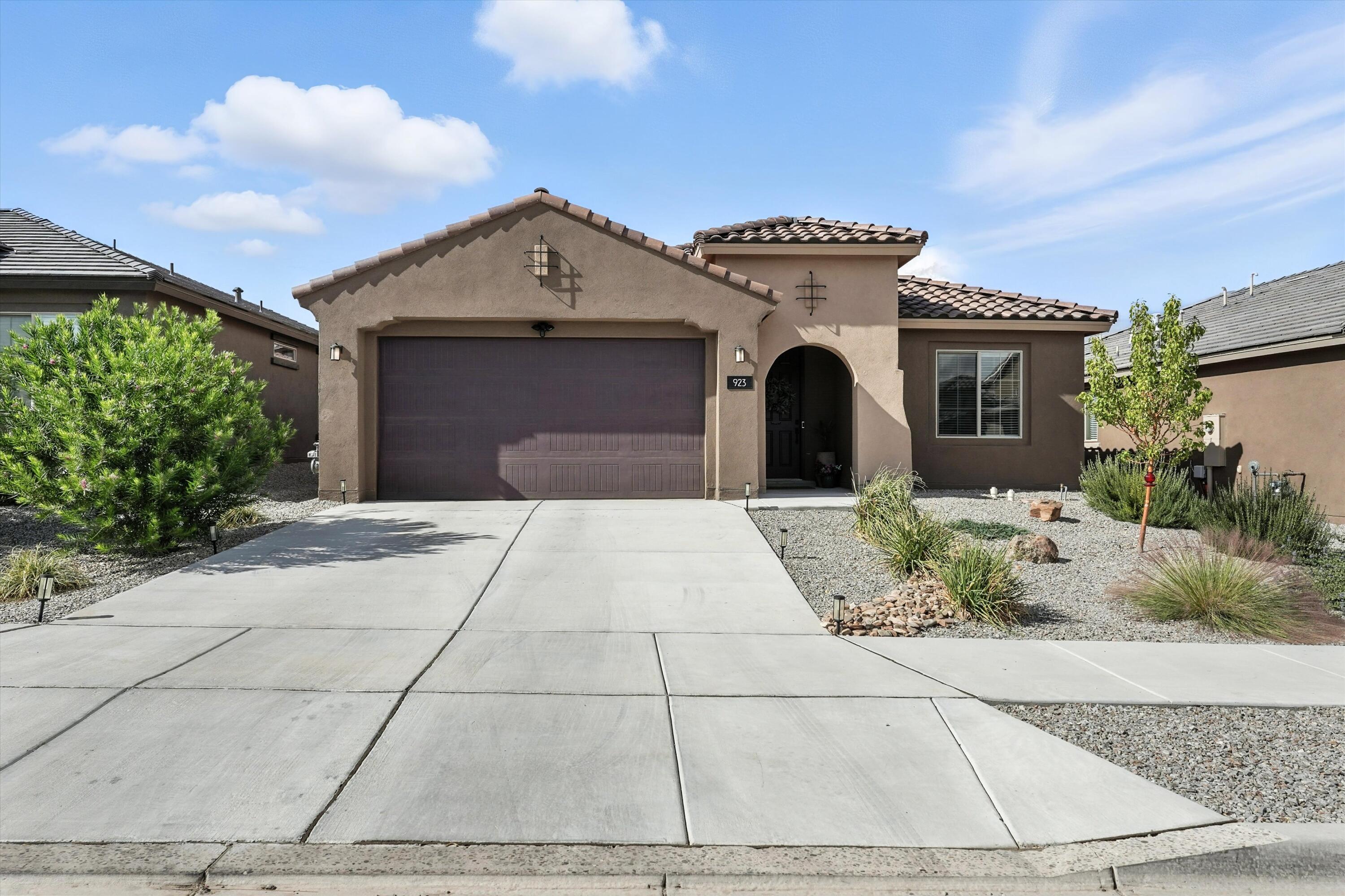 923 Lazuli Road SE