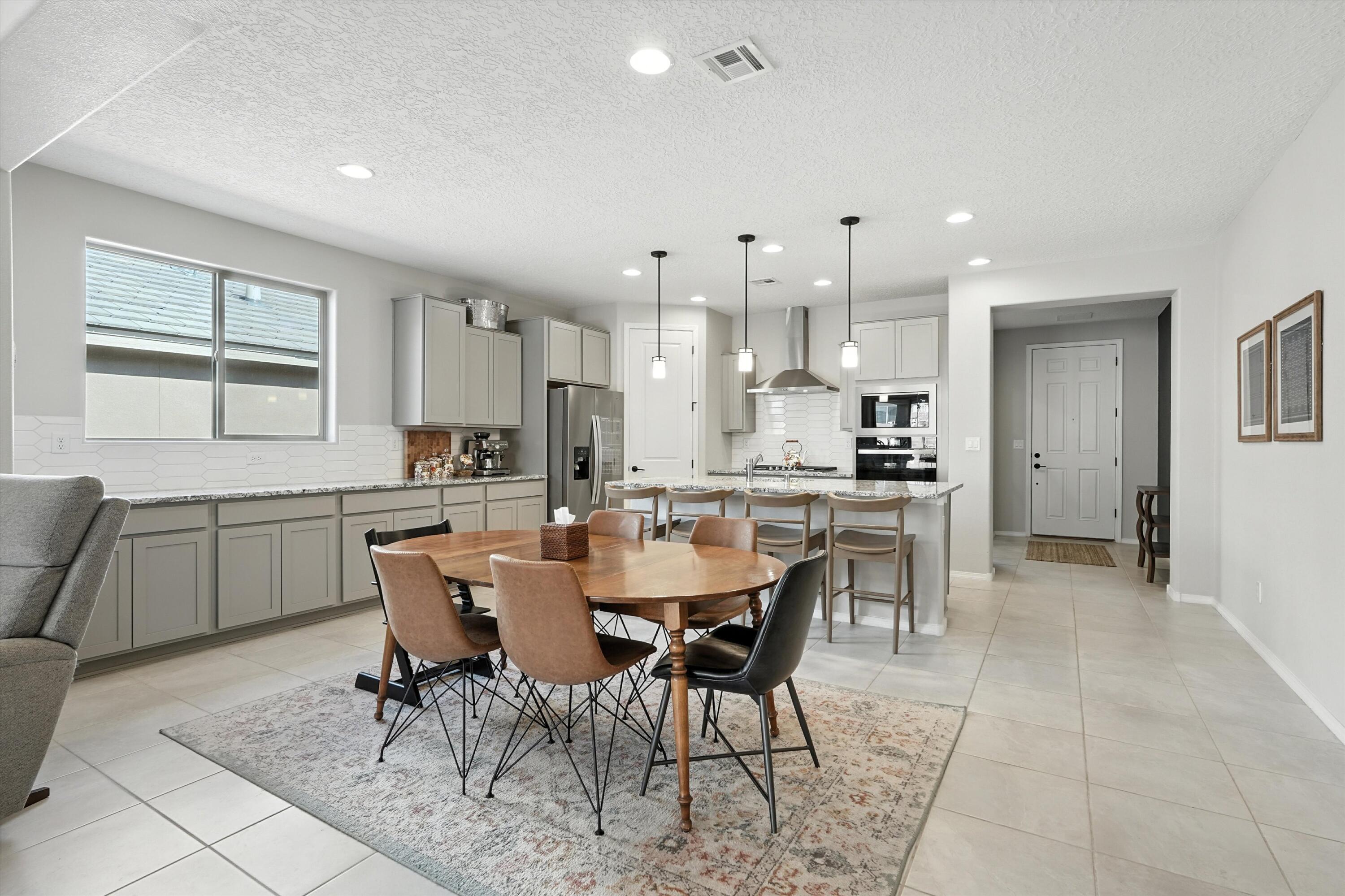 923 Lazuli Road SE