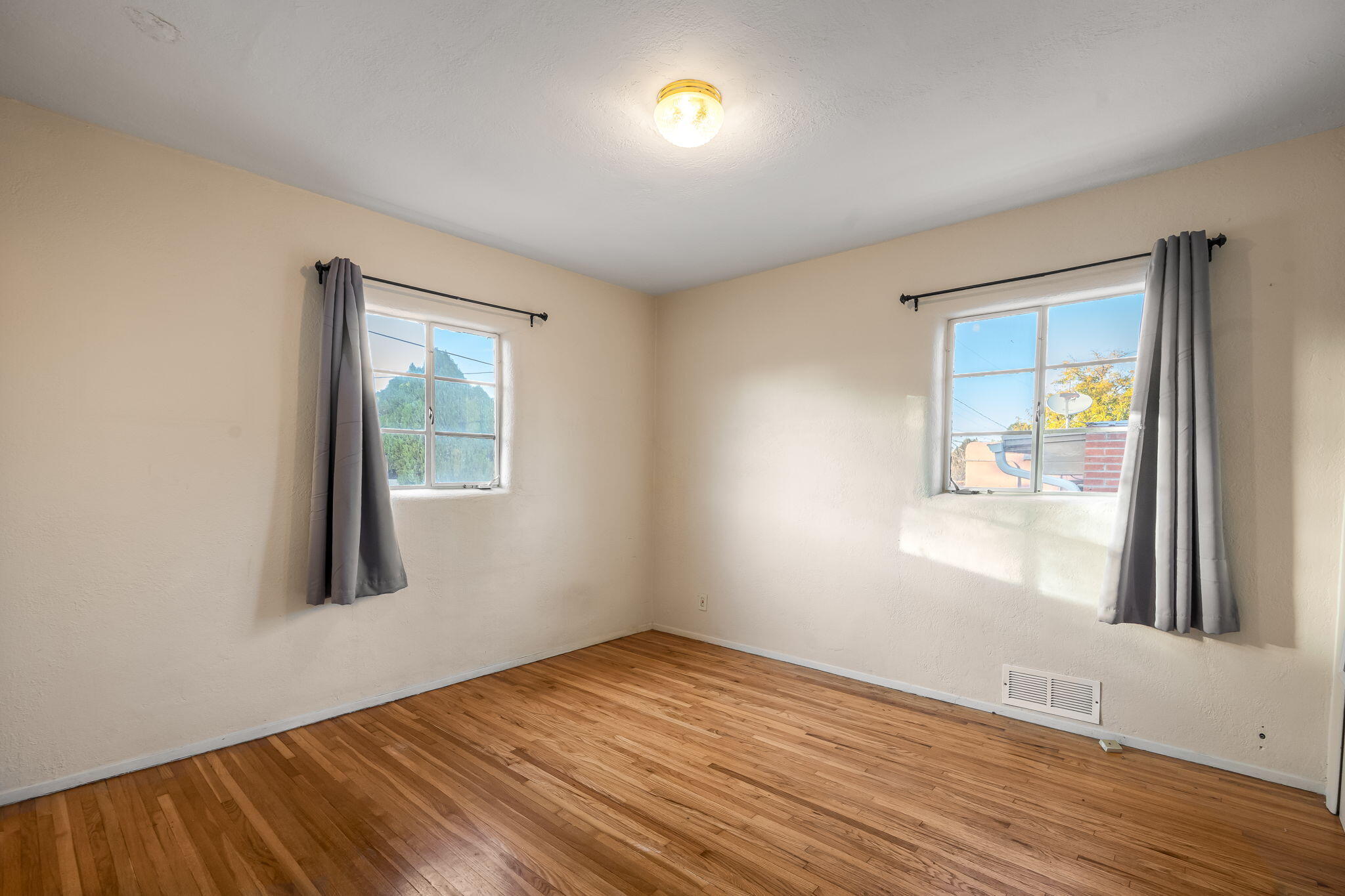 701 Laguayra Drive NE