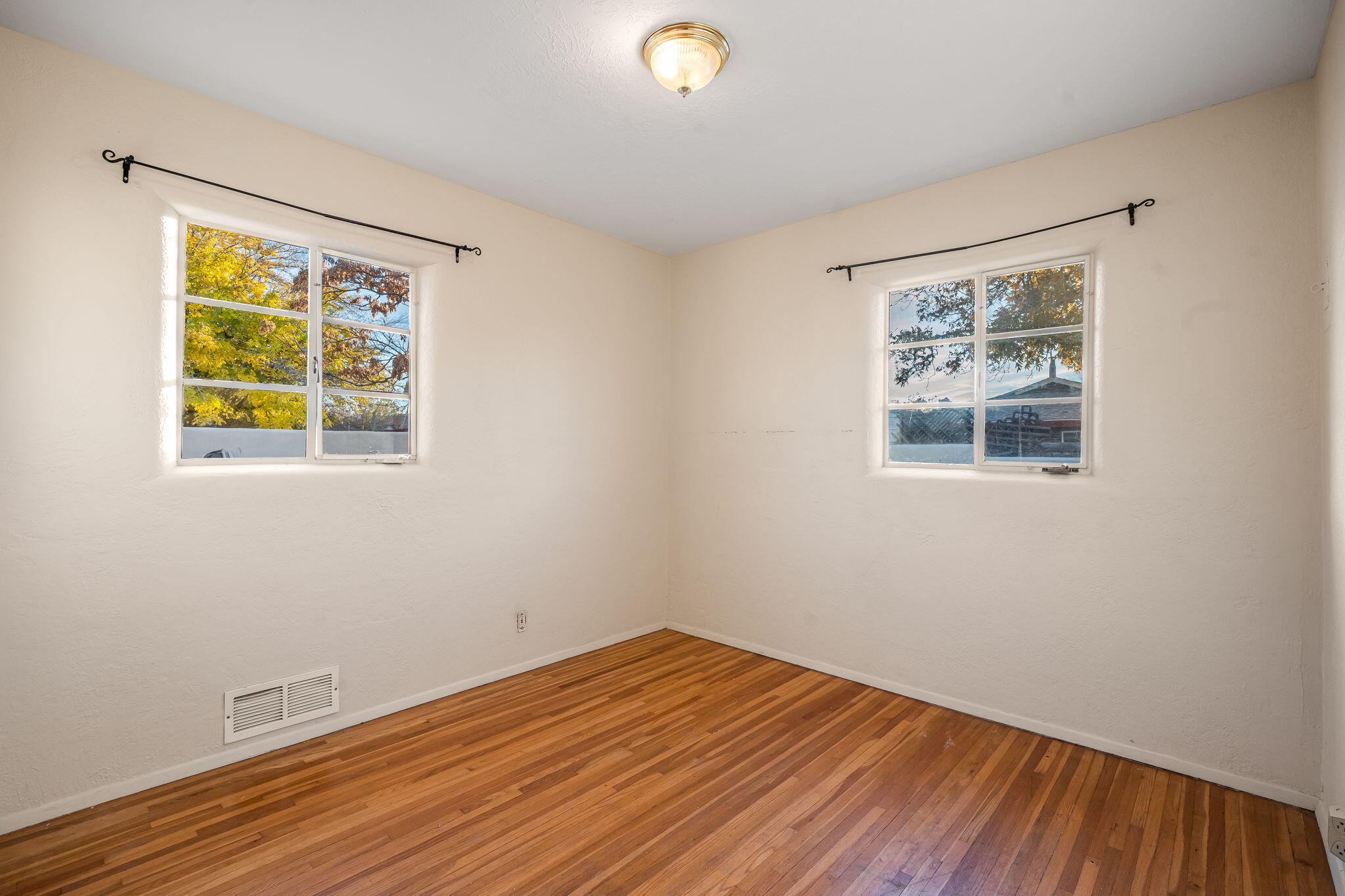 701 Laguayra Drive NE