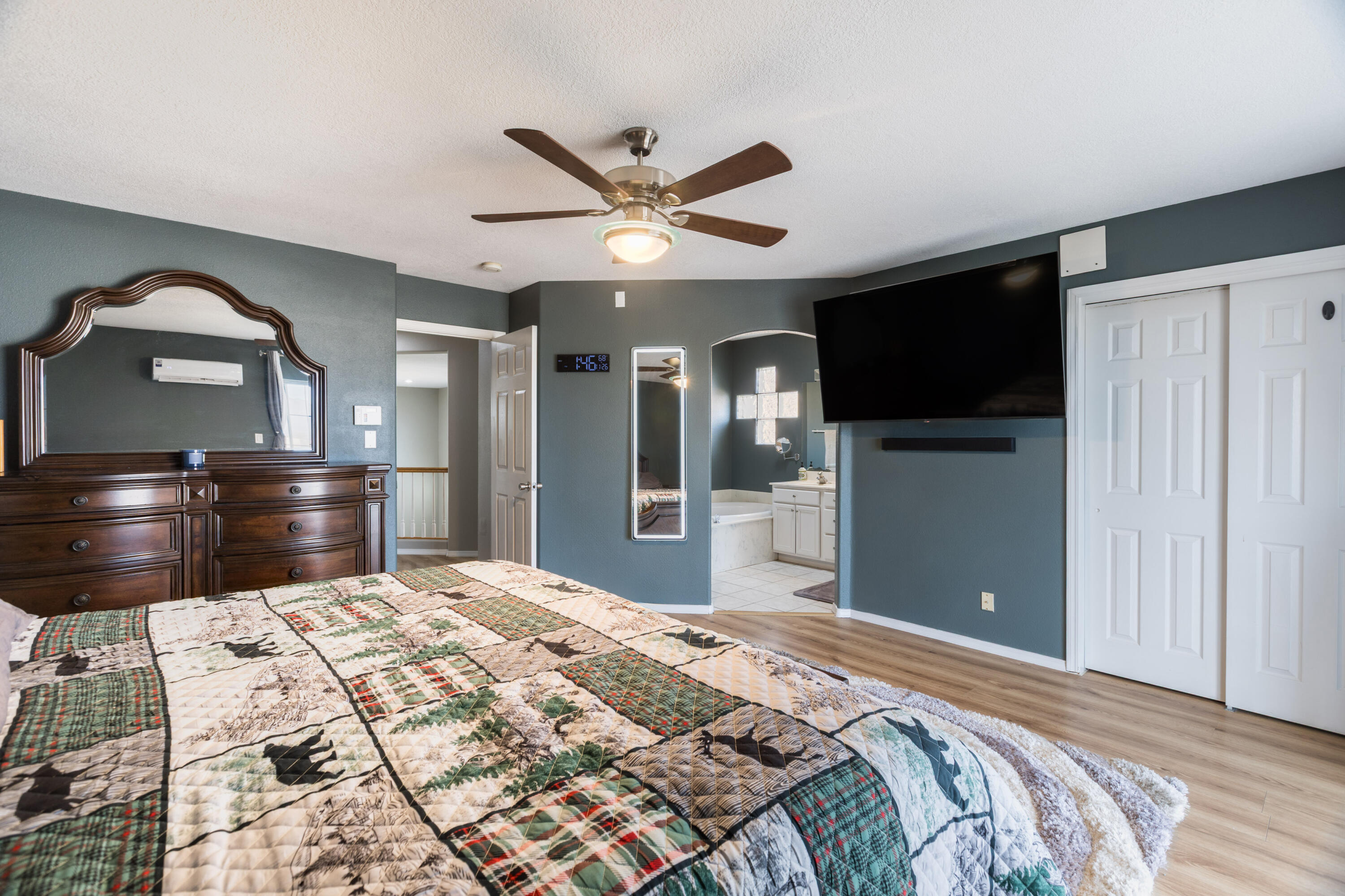 5801 Tres Vistas Court NW