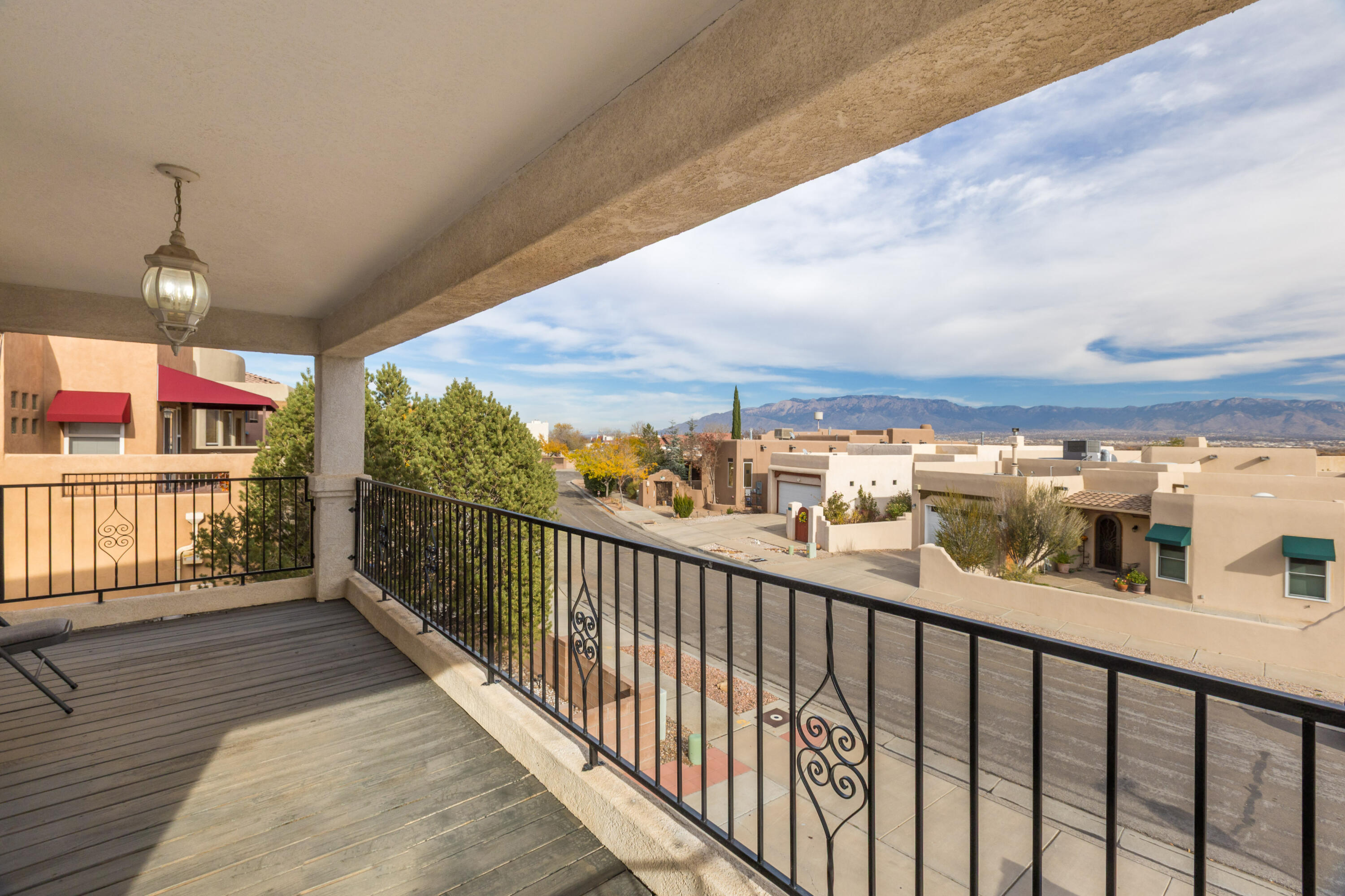 5801 Tres Vistas Court NW