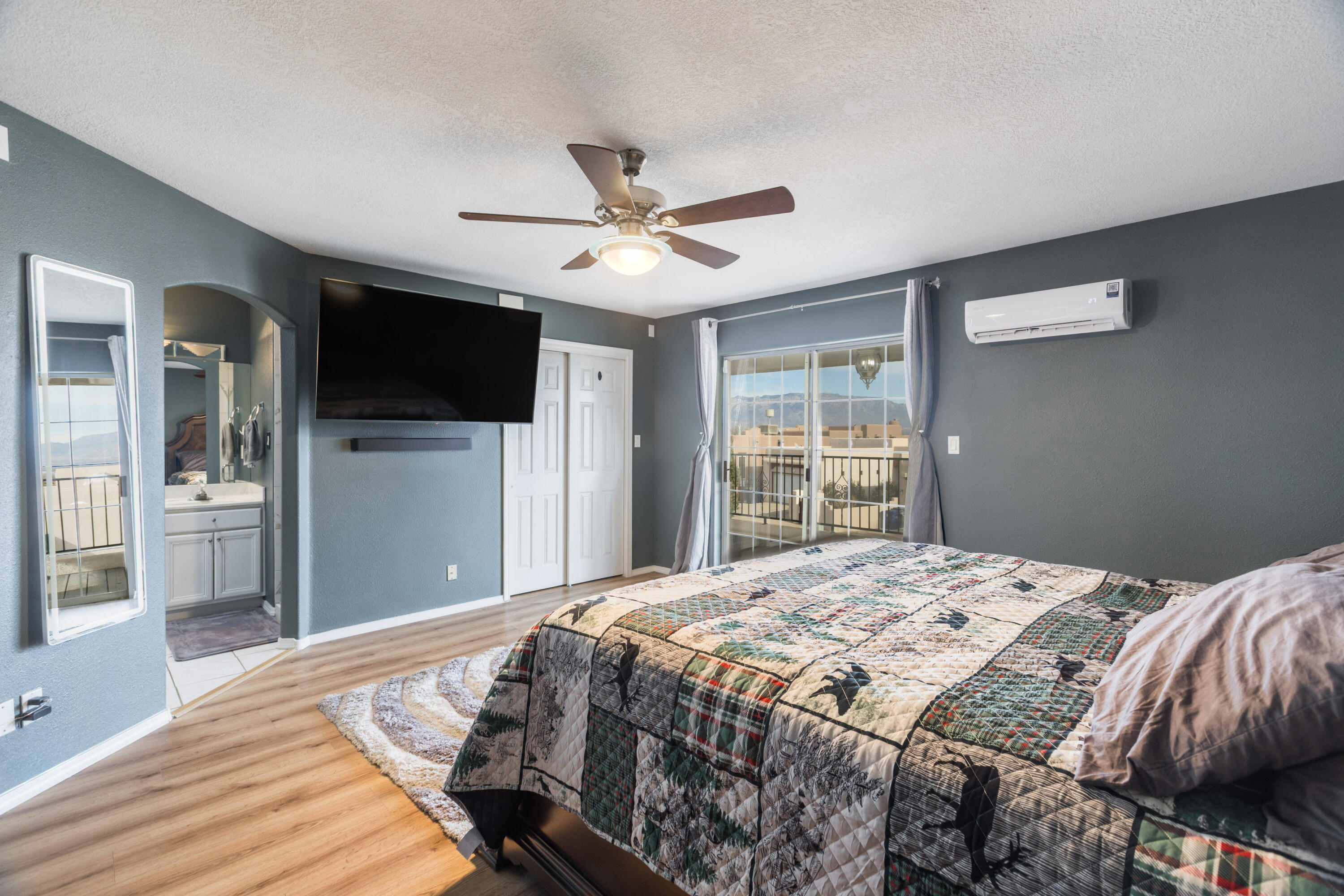 5801 Tres Vistas Court NW