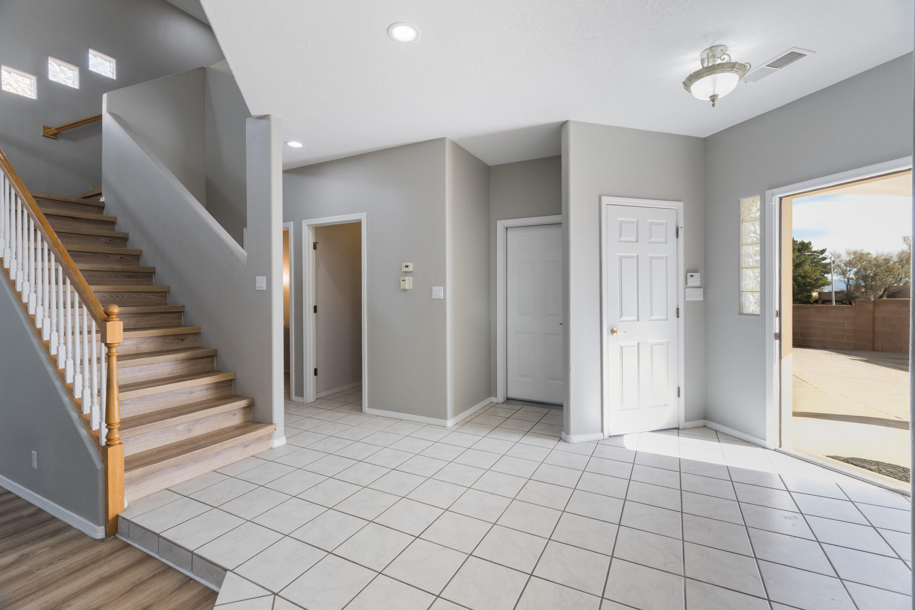 5801 Tres Vistas Court NW