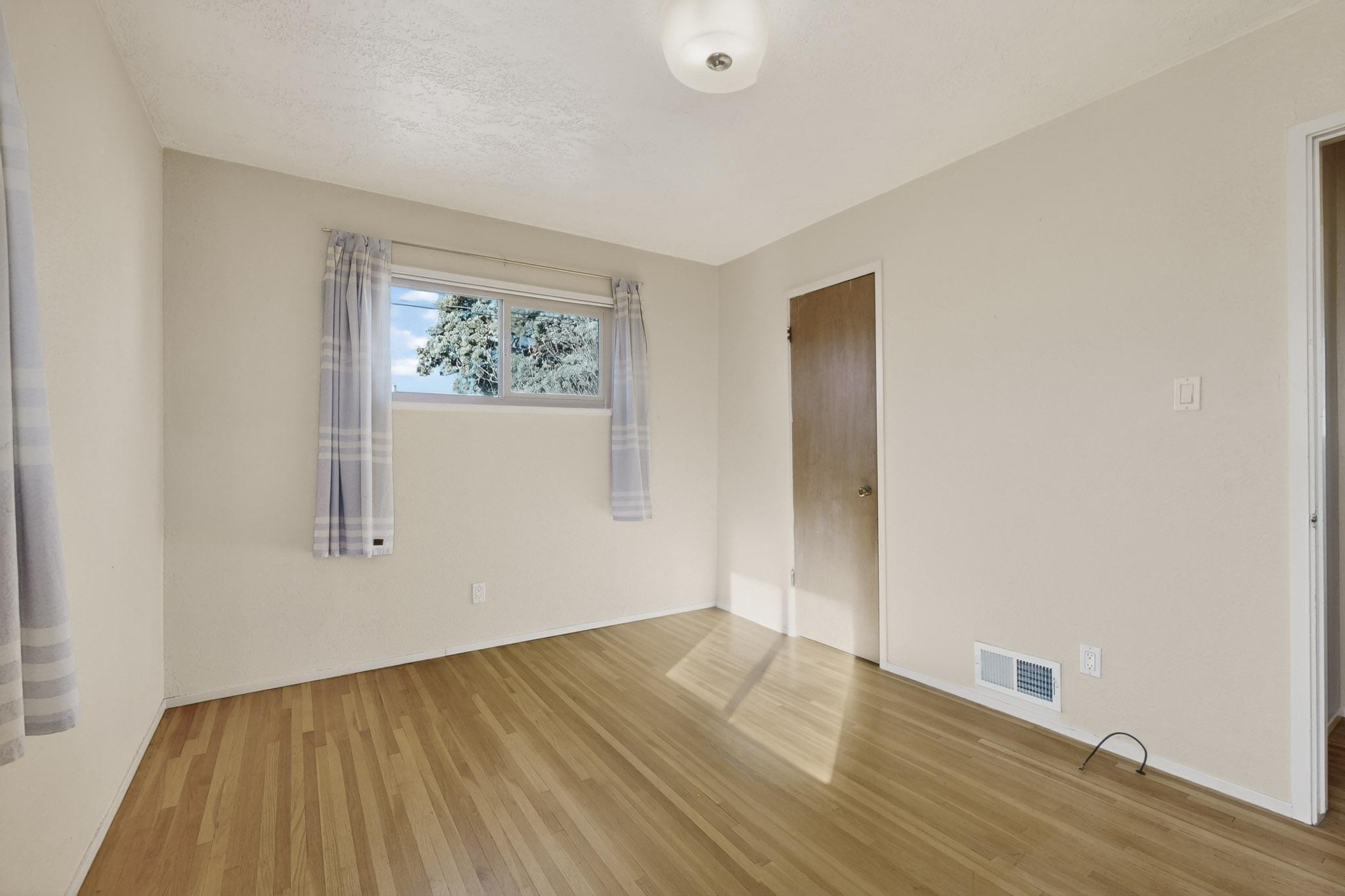 3205 Valencia Drive NE