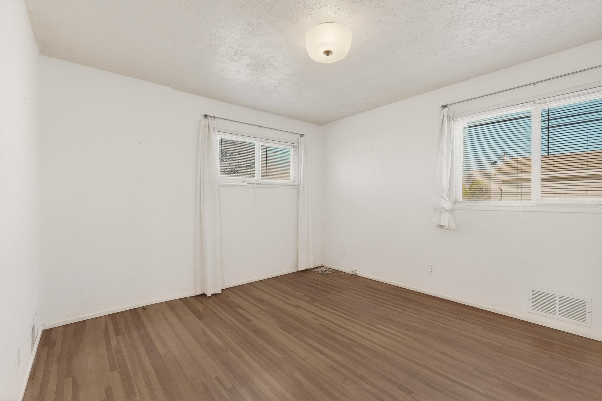 3205 Valencia Drive NE