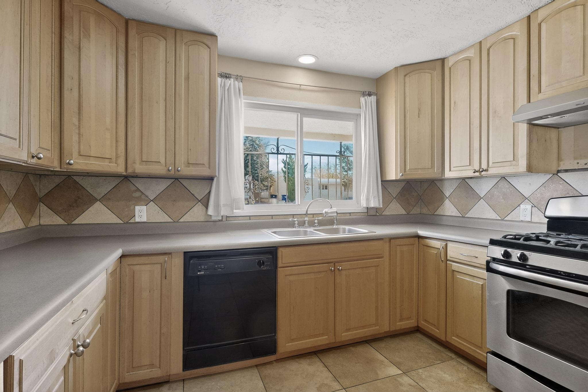 3205 Valencia Drive NE