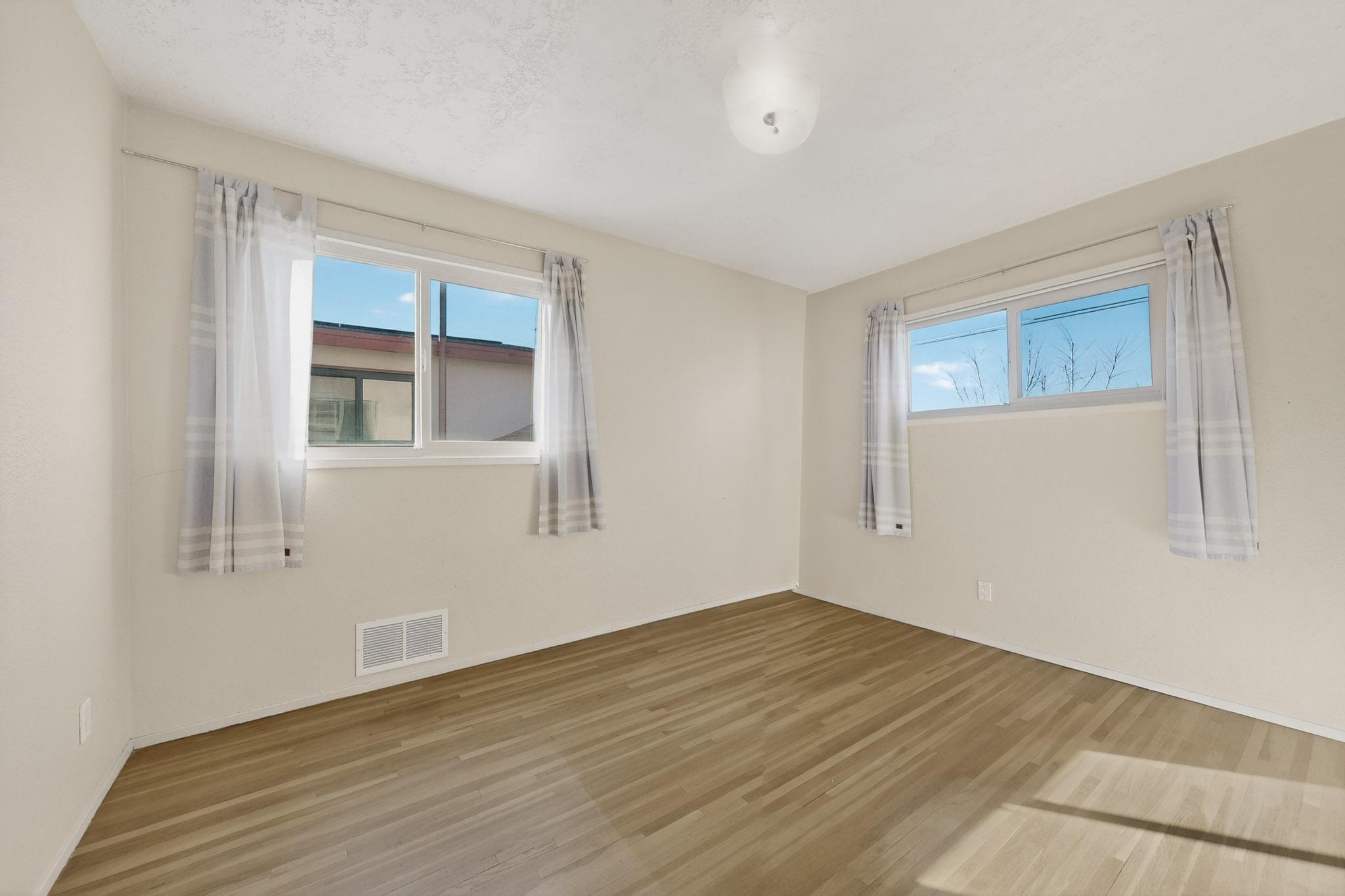 3205 Valencia Drive NE