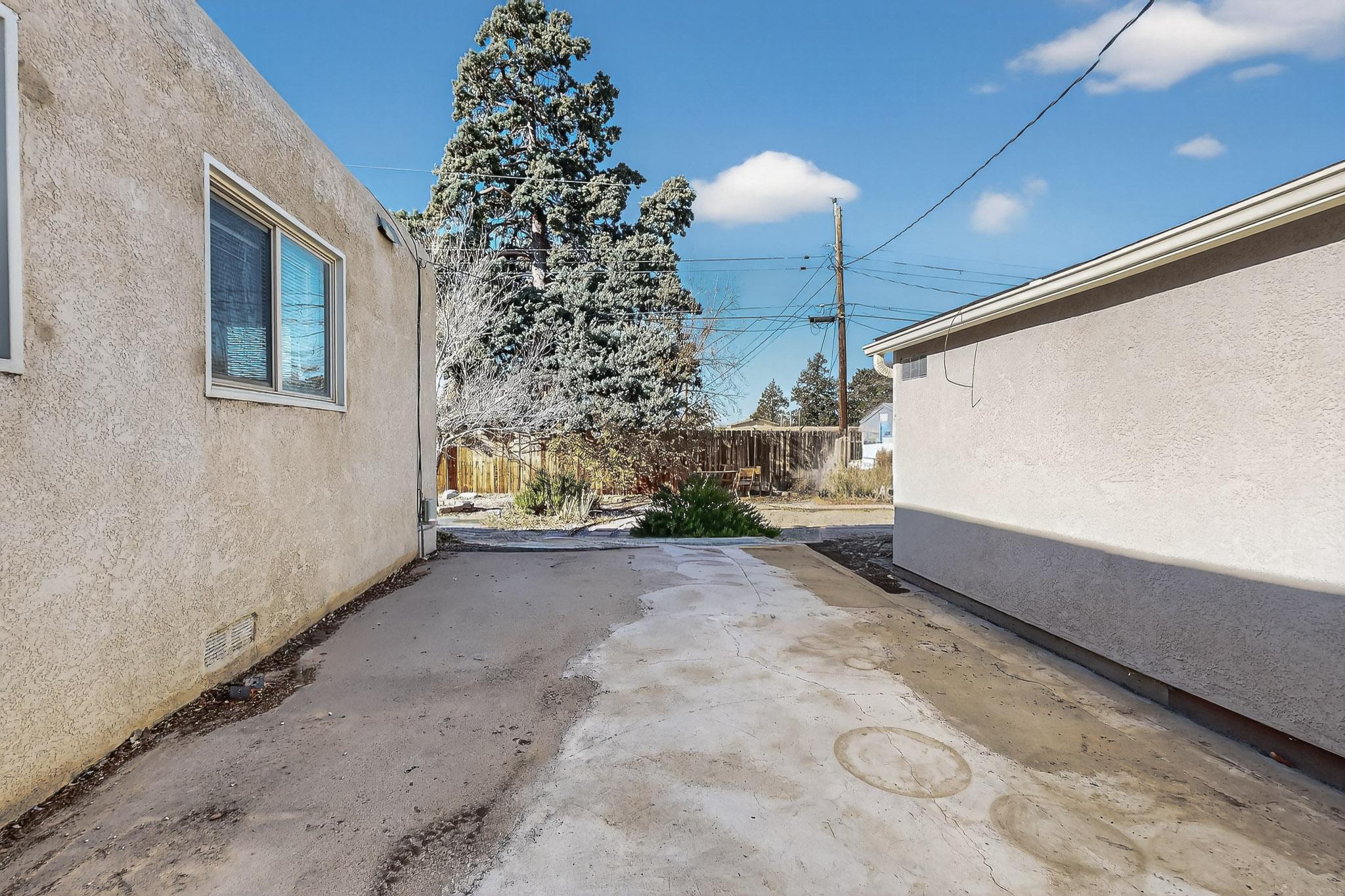 3205 Valencia Drive NE