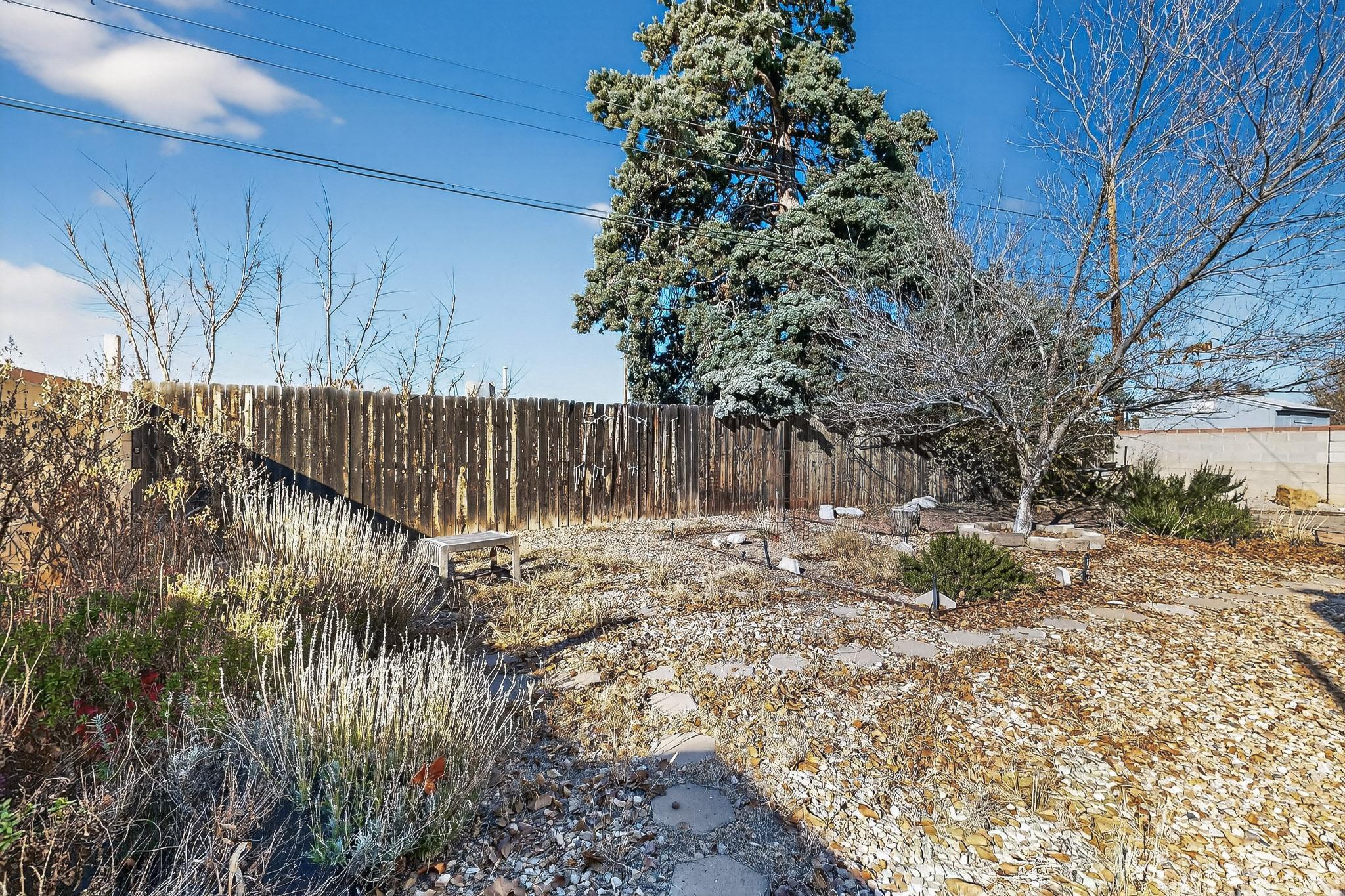 3205 Valencia Drive NE