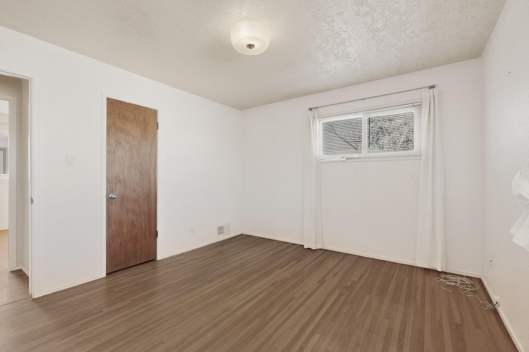 3205 Valencia Drive NE